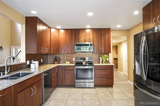 9508 W 70th Place