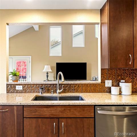 9508 W 70th Place