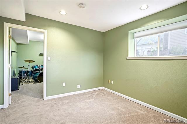9508 W 70th Place