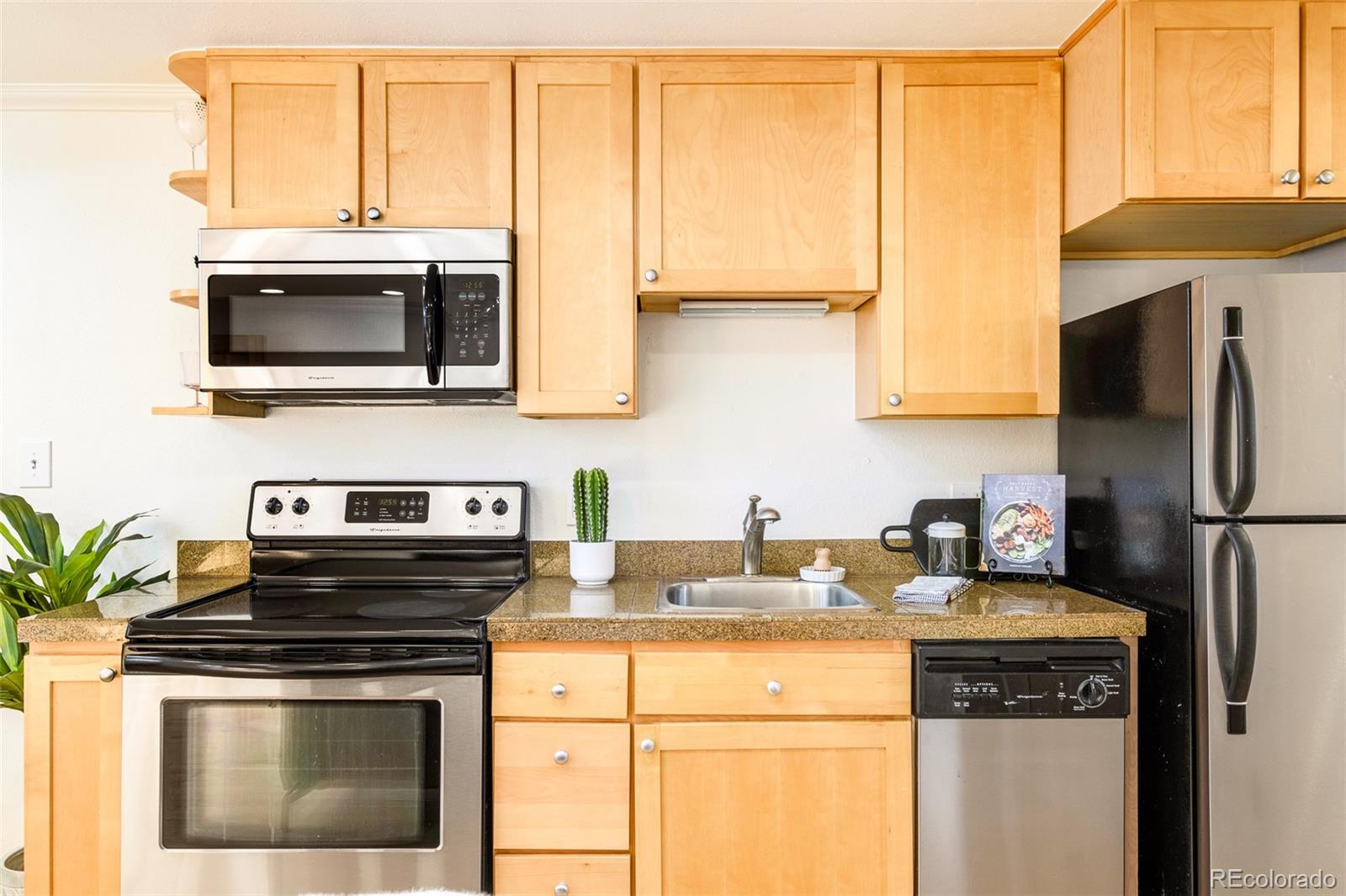 1135 Elizabeth Street Unit: 105