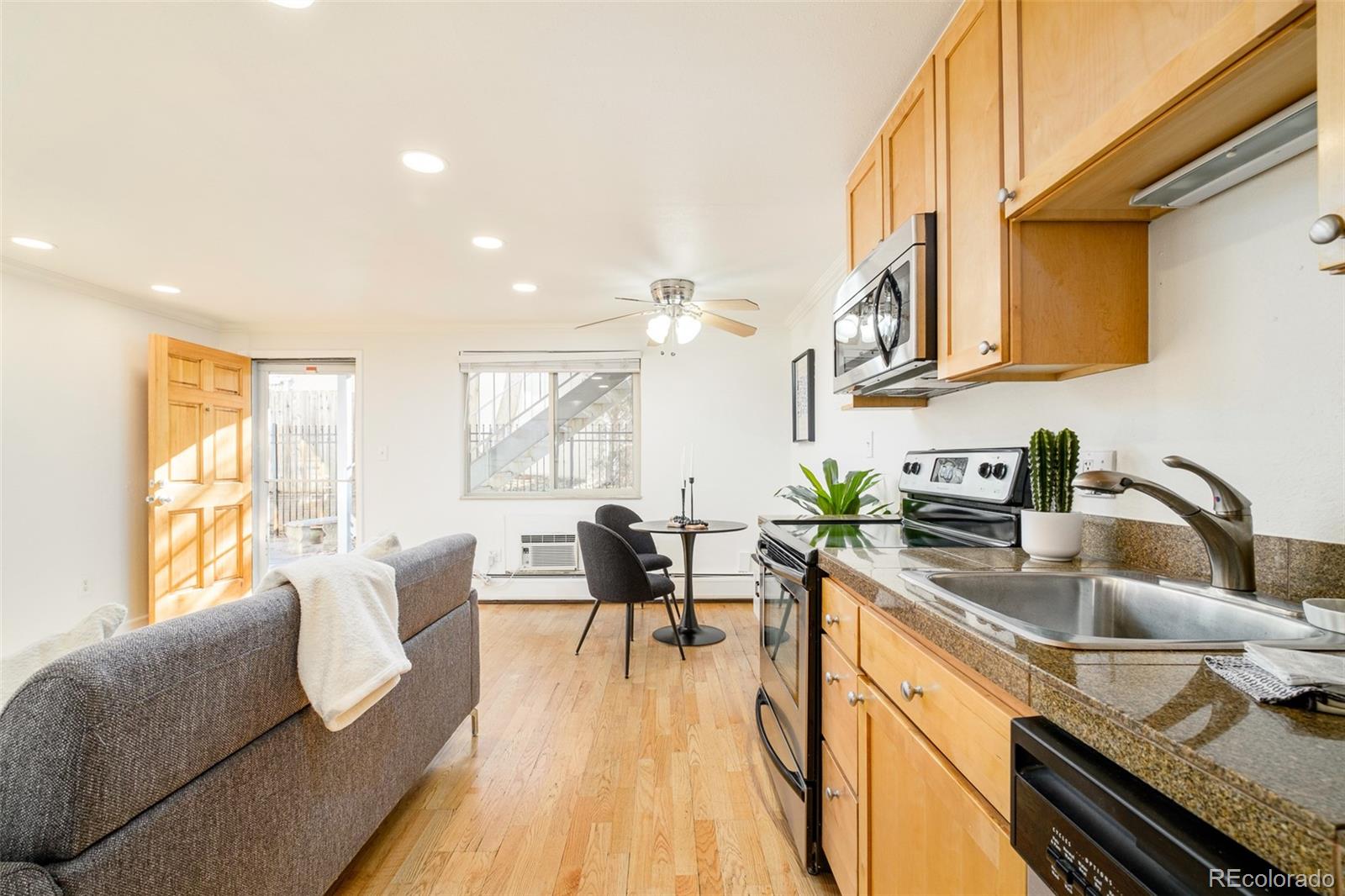 1135 Elizabeth Street Unit: 105