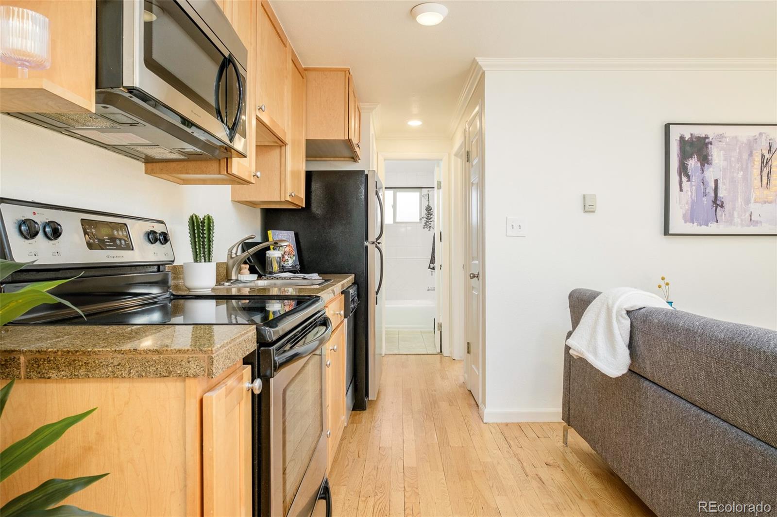 1135 Elizabeth Street Unit: 105