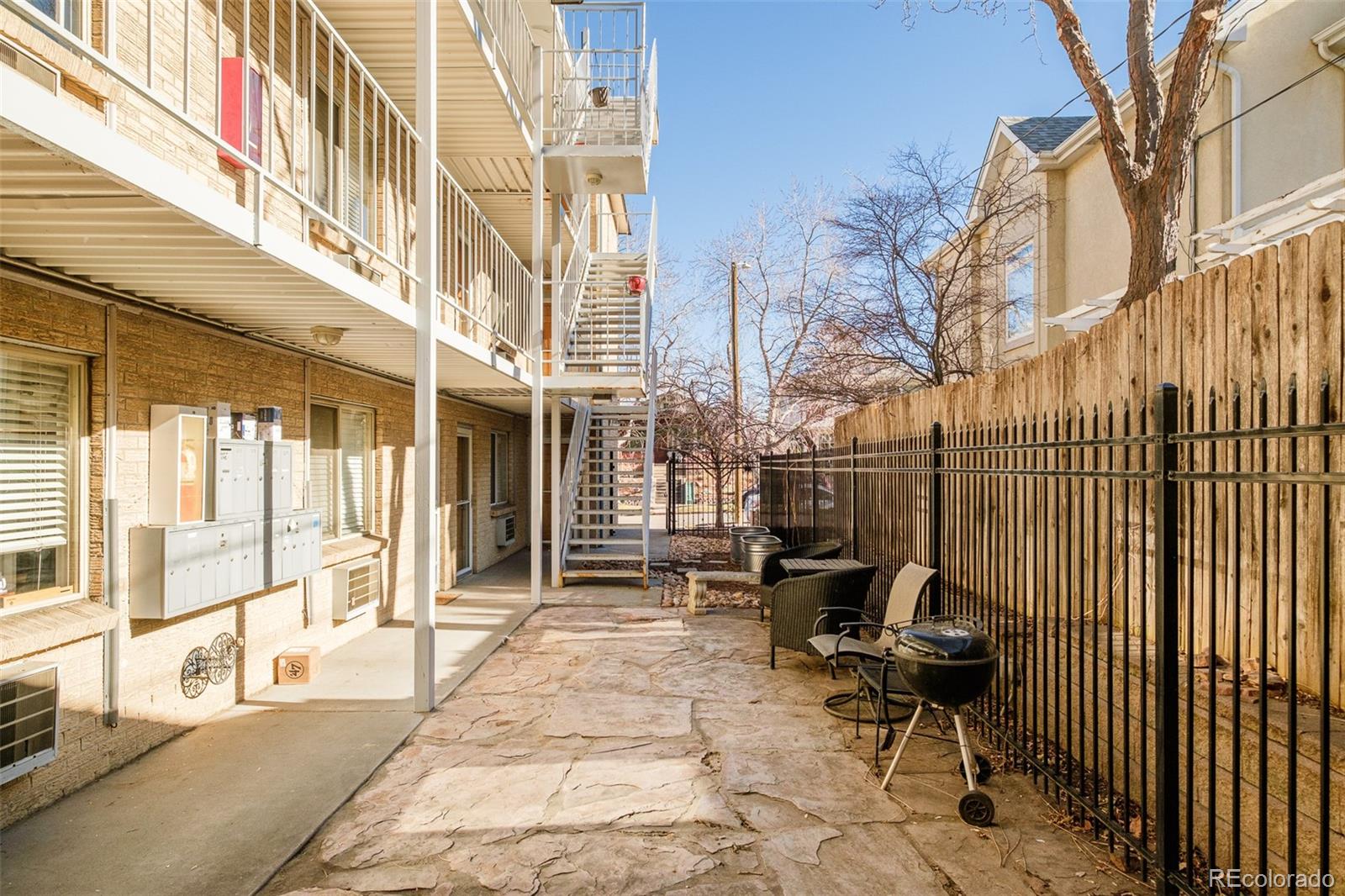 1135 Elizabeth Street Unit: 105