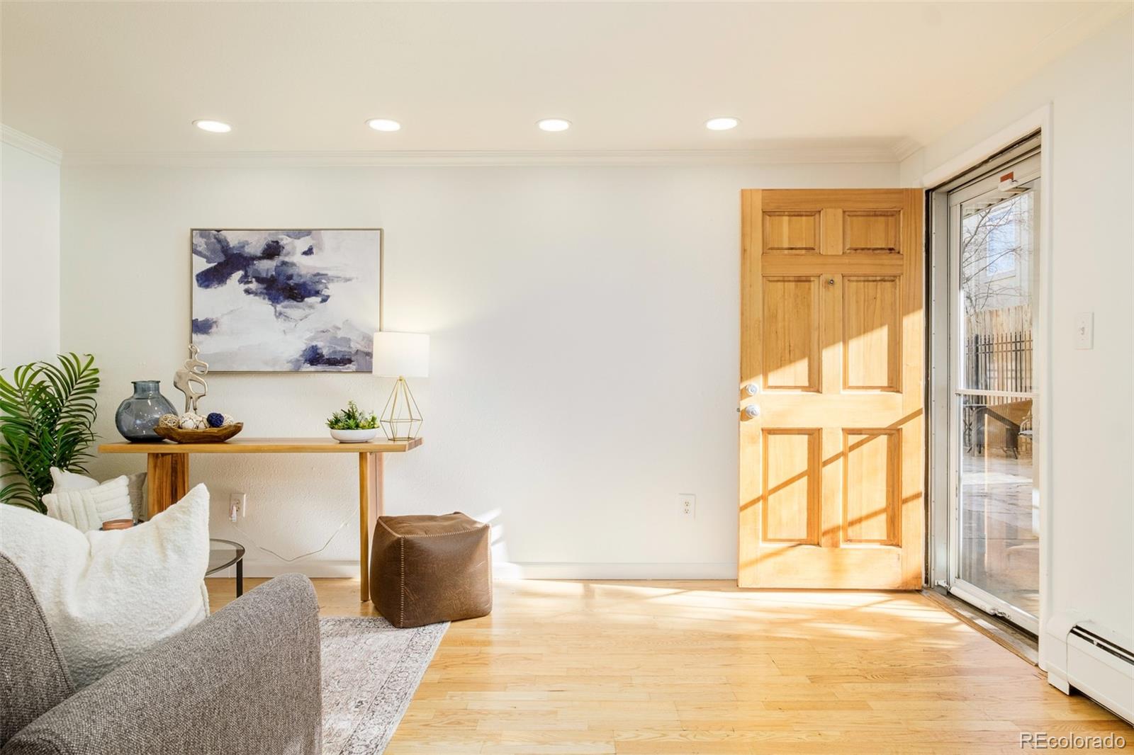 1135 Elizabeth Street Unit: 105