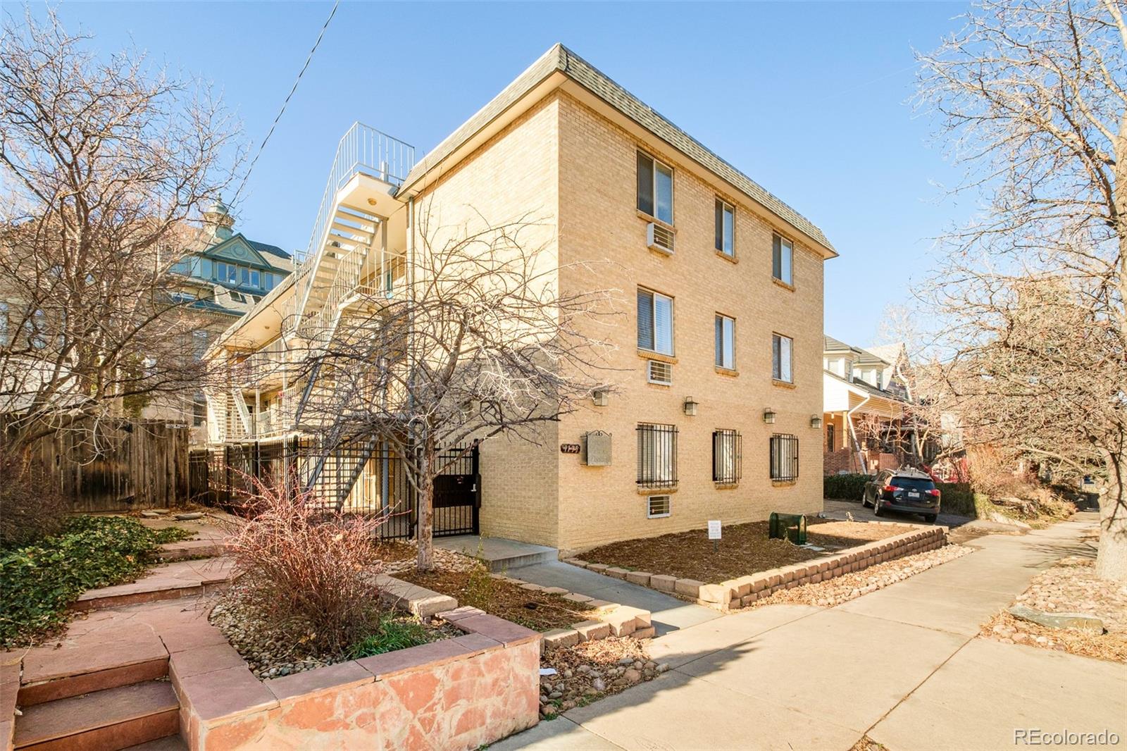 1135 Elizabeth Street Unit: 105