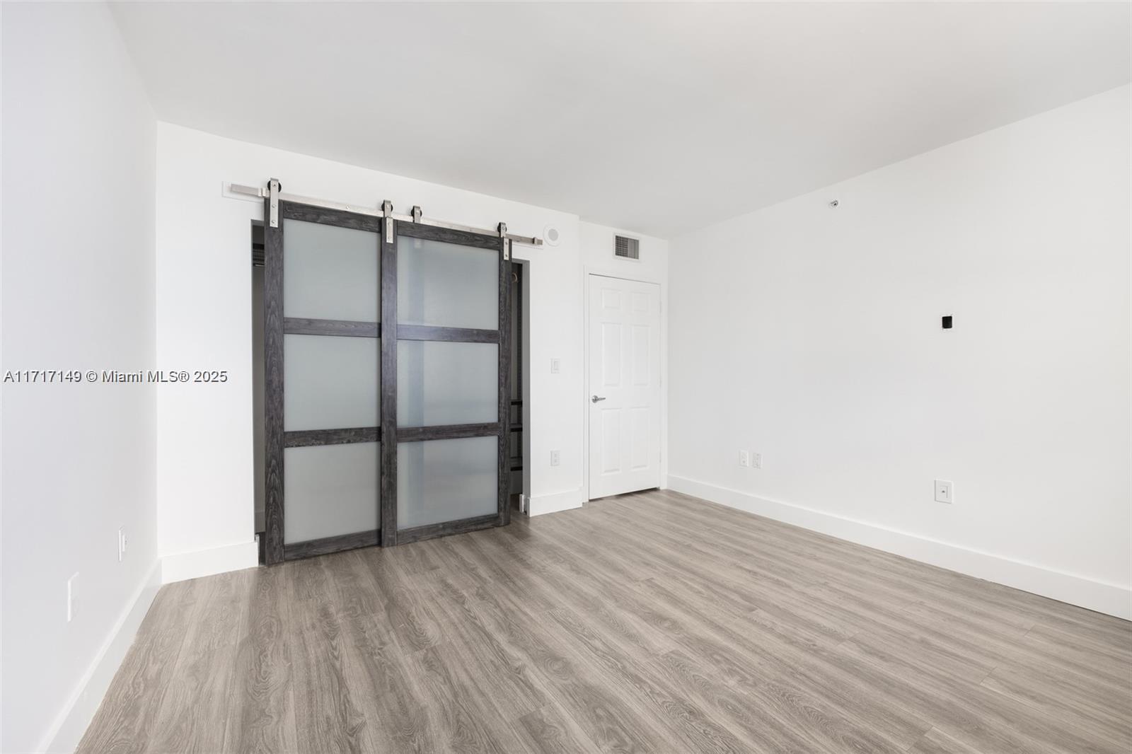 1155 Brickell Bay # 2907