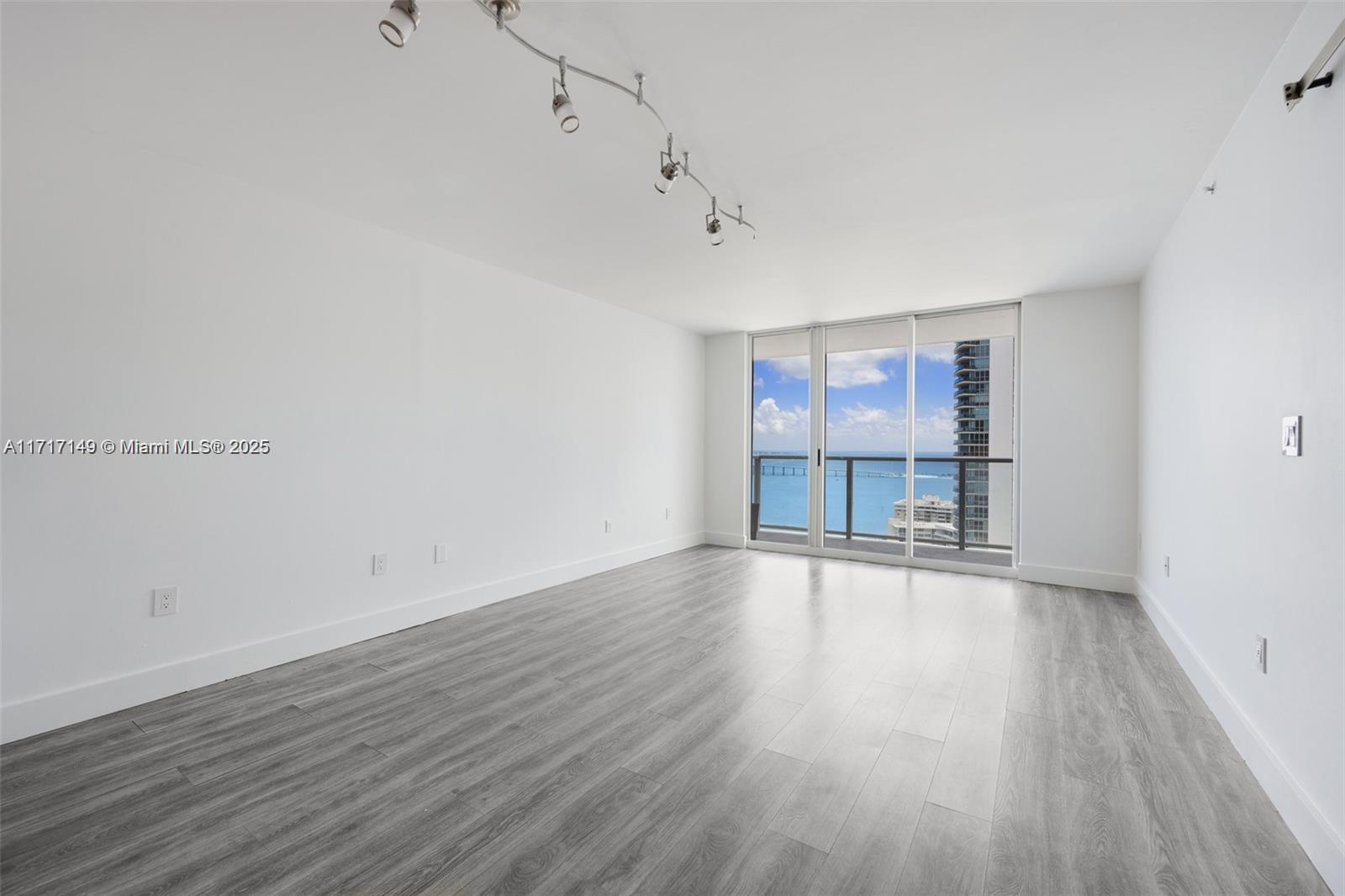 1155 Brickell Bay # 2907