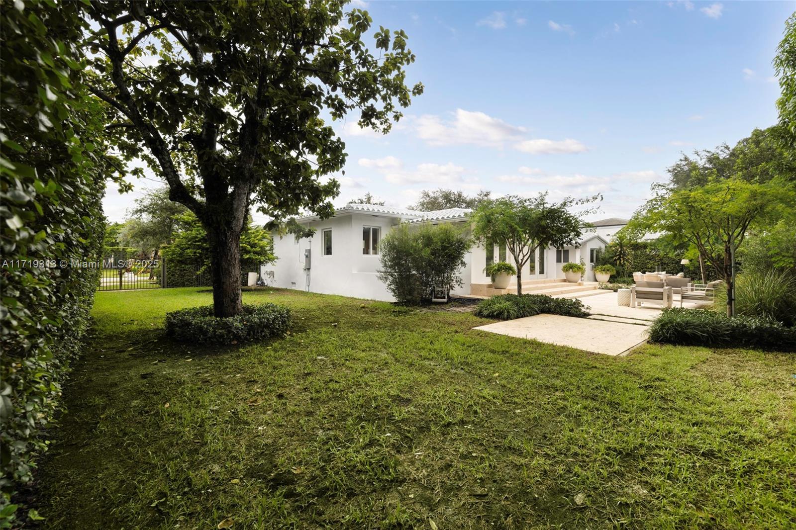 919 Granada Groves Ct