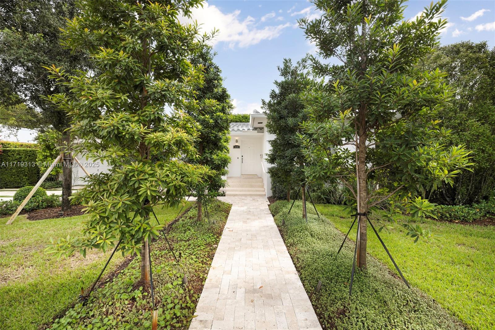 919 Granada Groves Ct