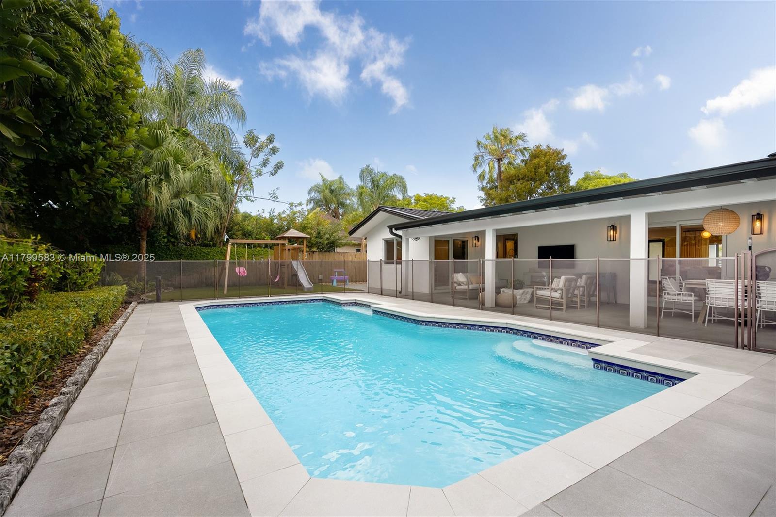 5721 SW 59th Ave