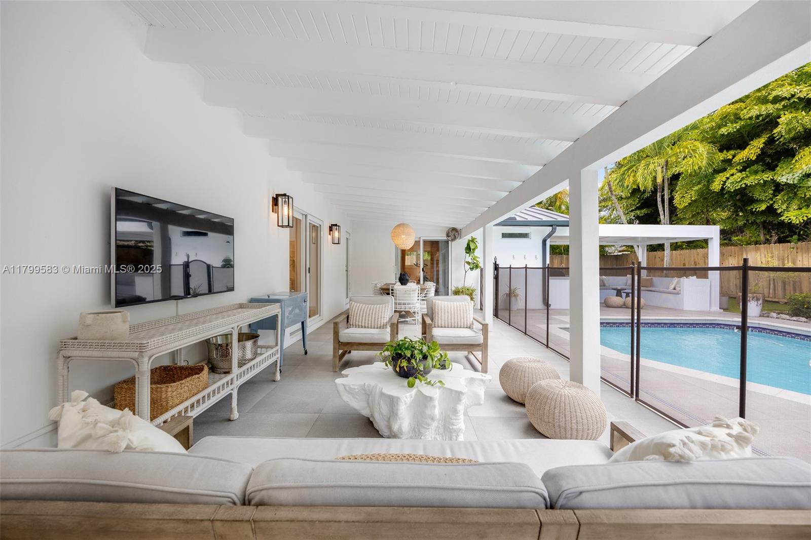 5721 SW 59th Ave