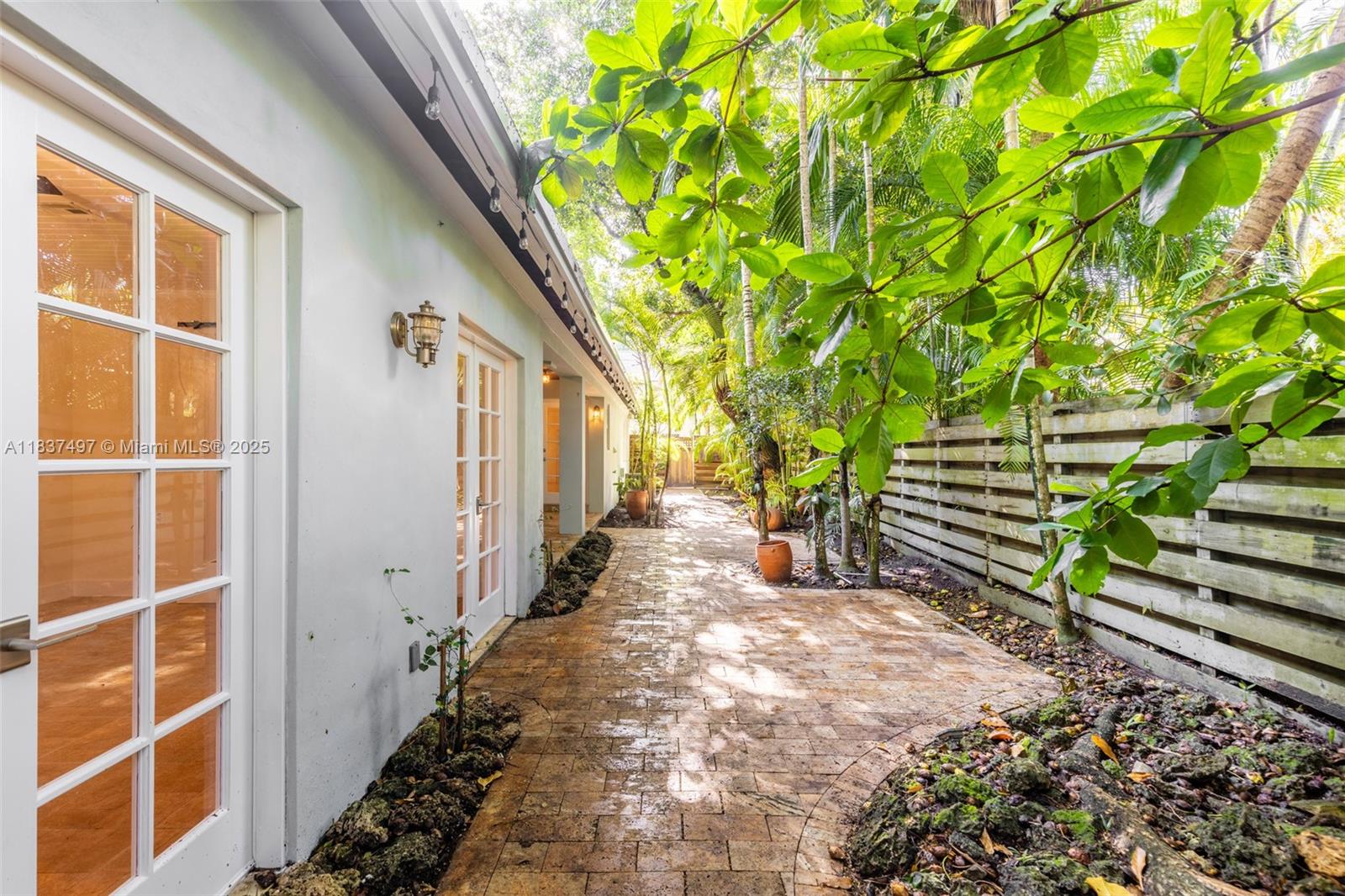 4235 Lennox Dr Unit: Front
