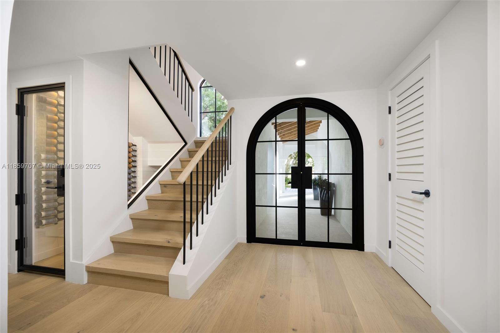 6811 Riviera Dr