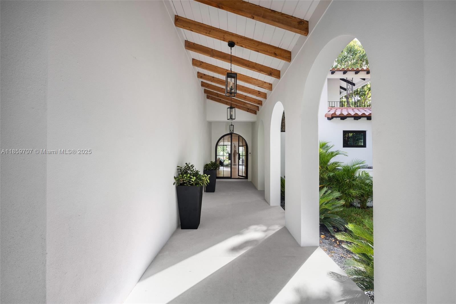 6811 Riviera Dr
