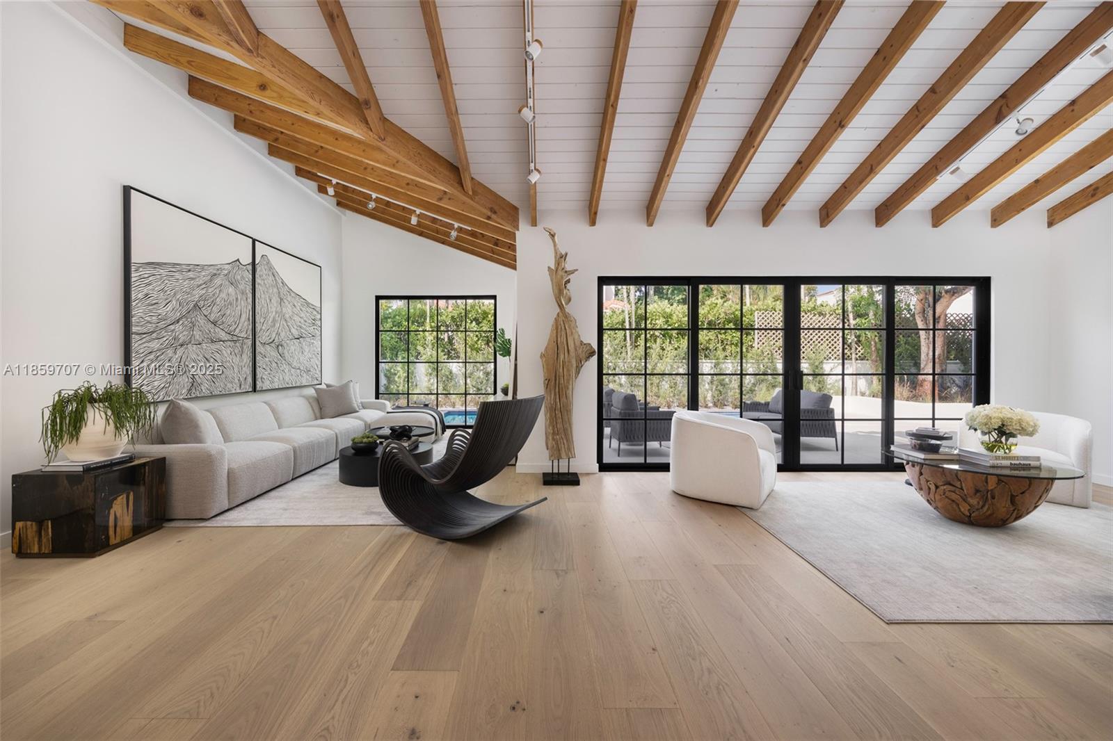 6811 Riviera Dr
