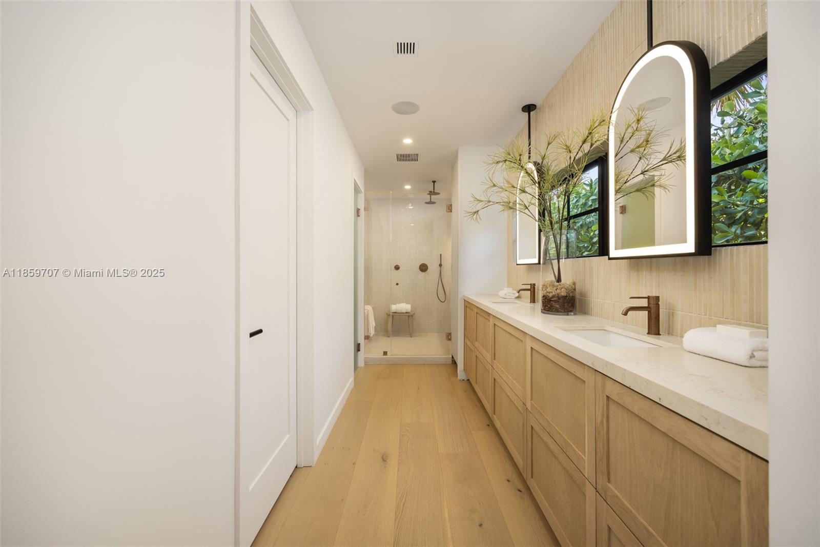 6811 Riviera Dr
