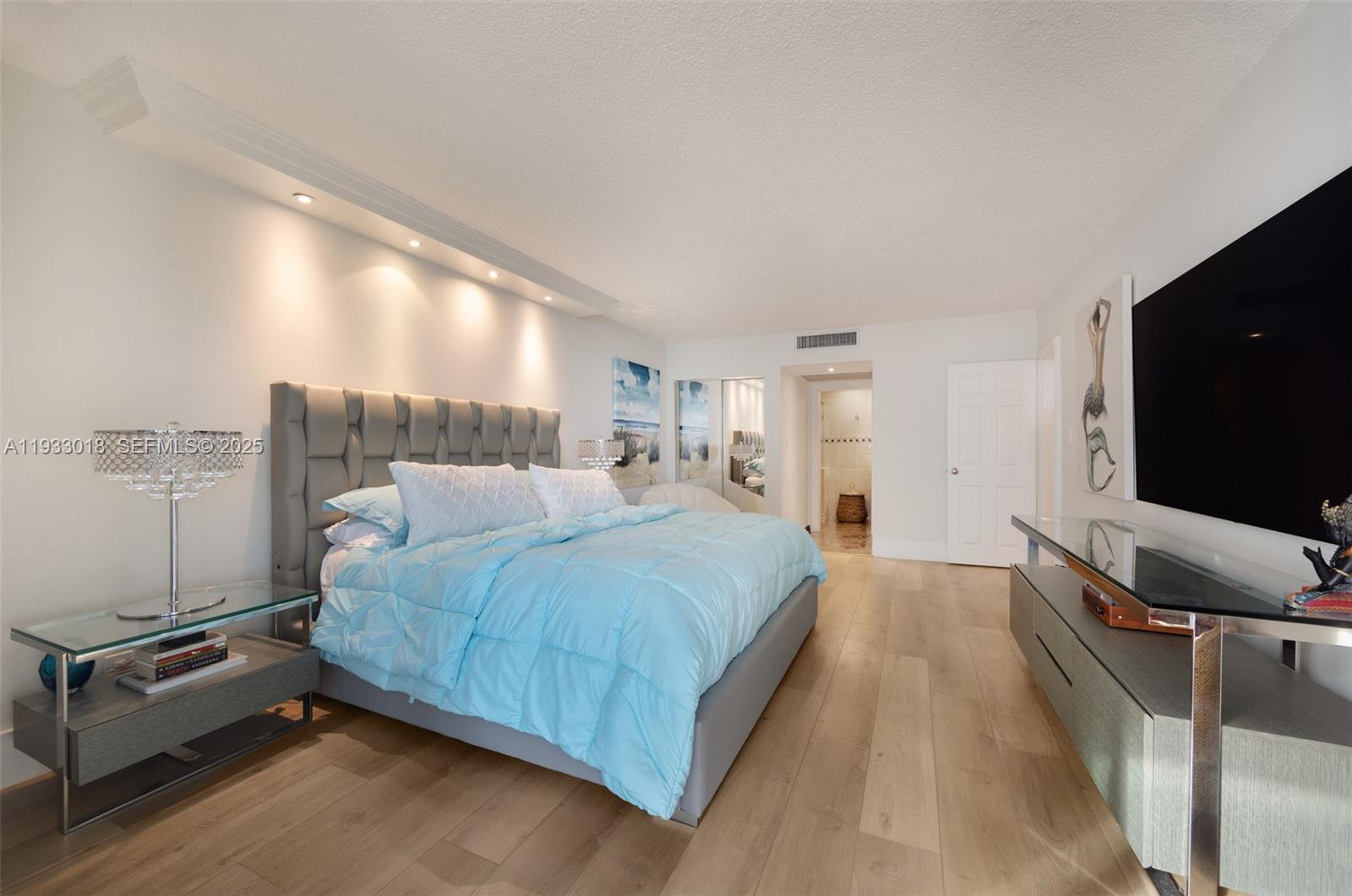 5401 Collins Ave # 102