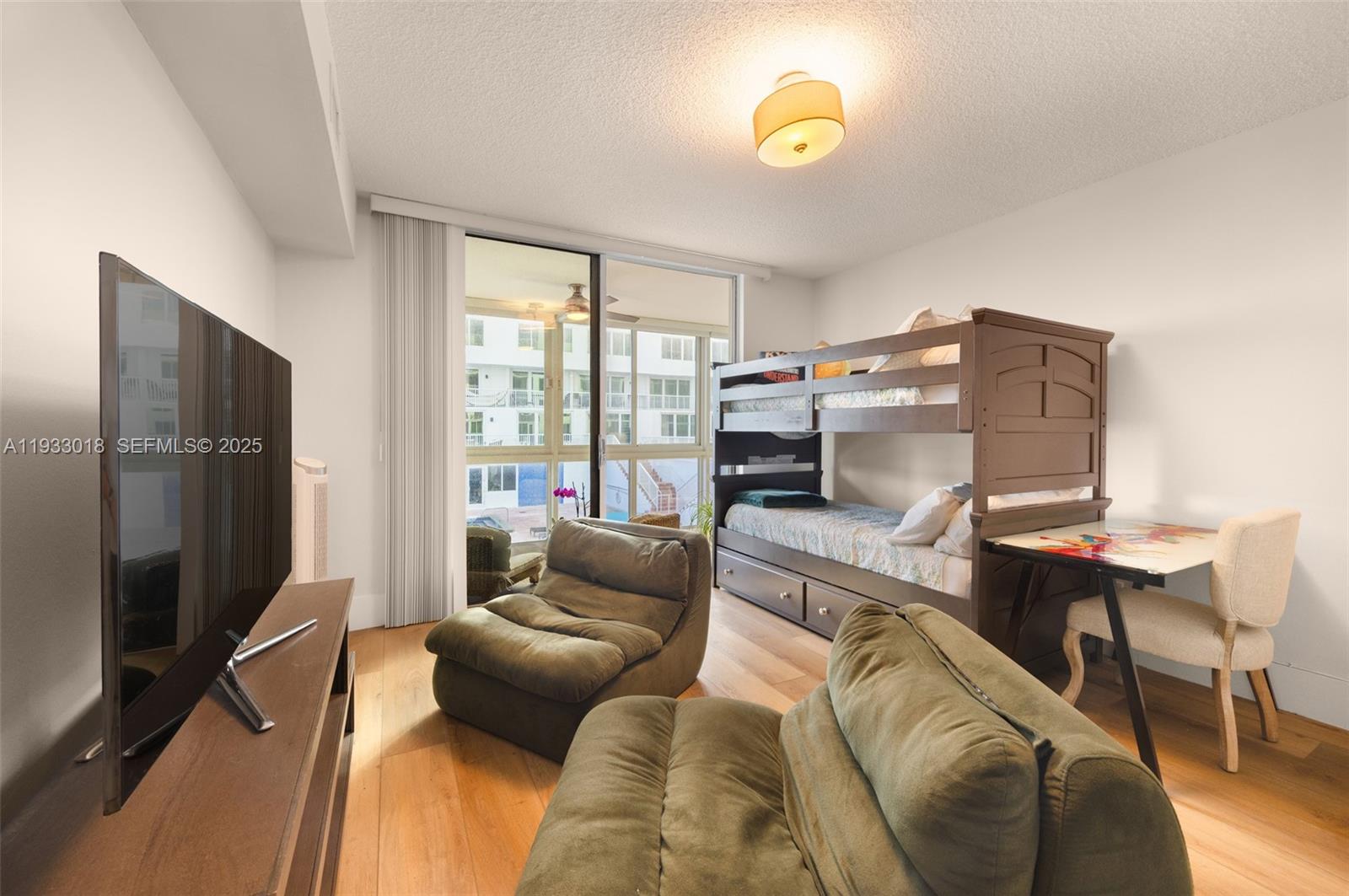 5401 Collins Ave # 102