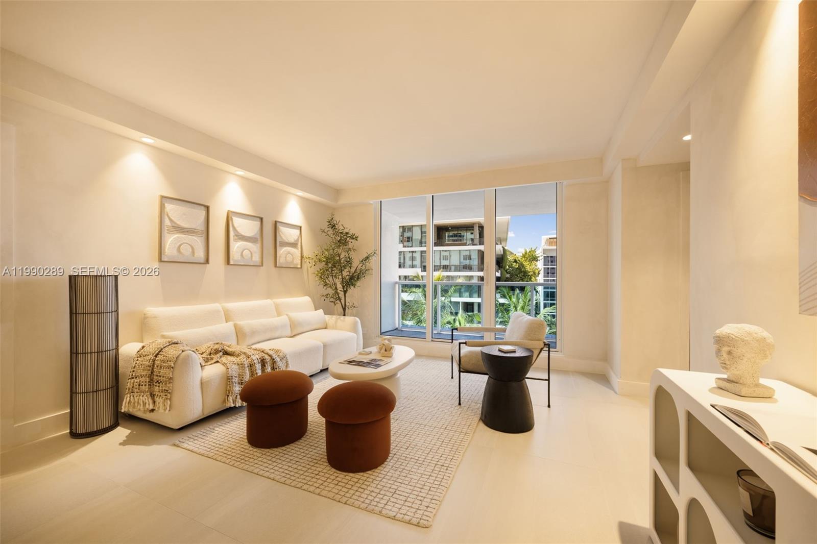 2301 Collins Ave # 526