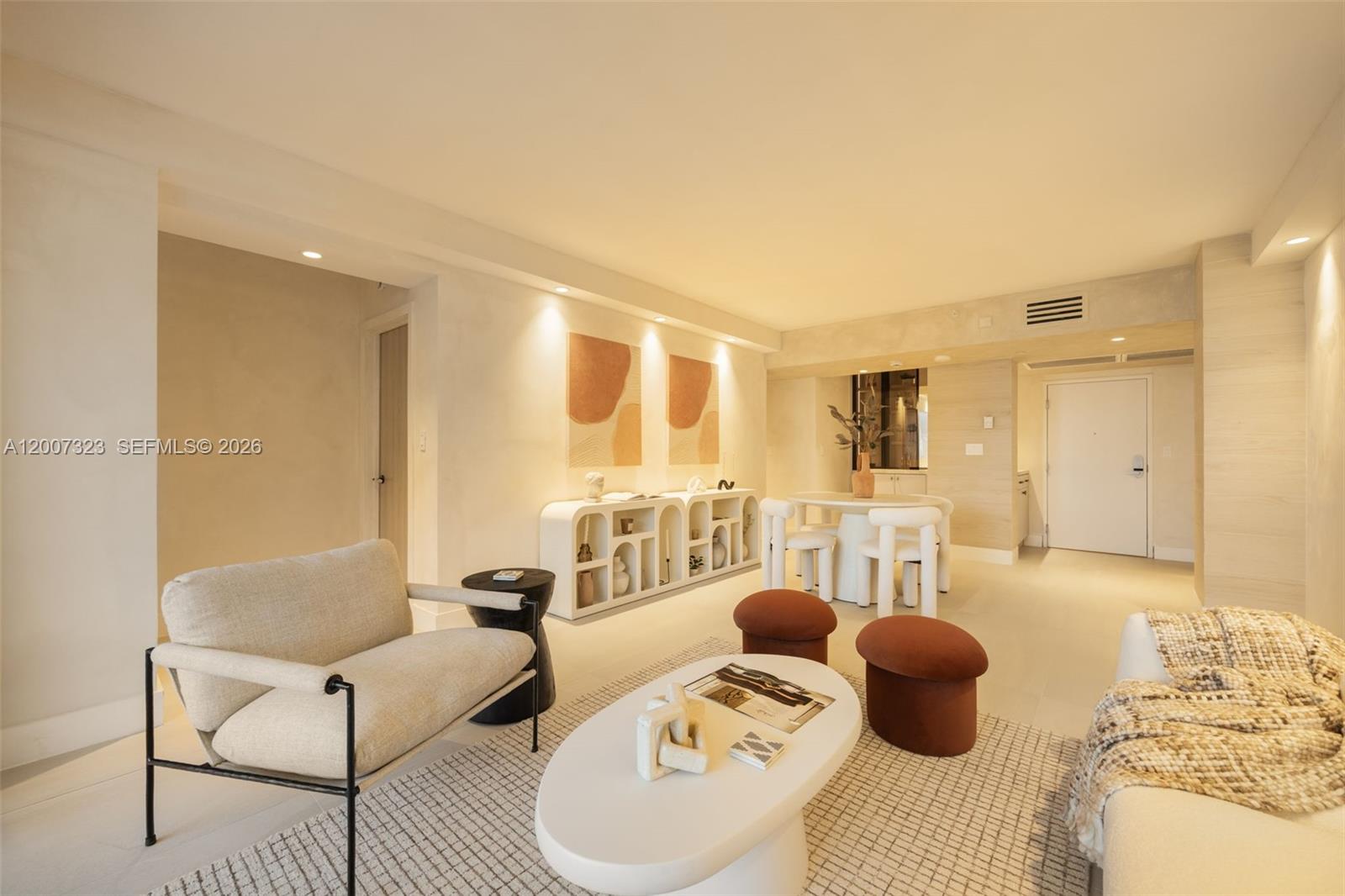 2301 Collins Ave # 526