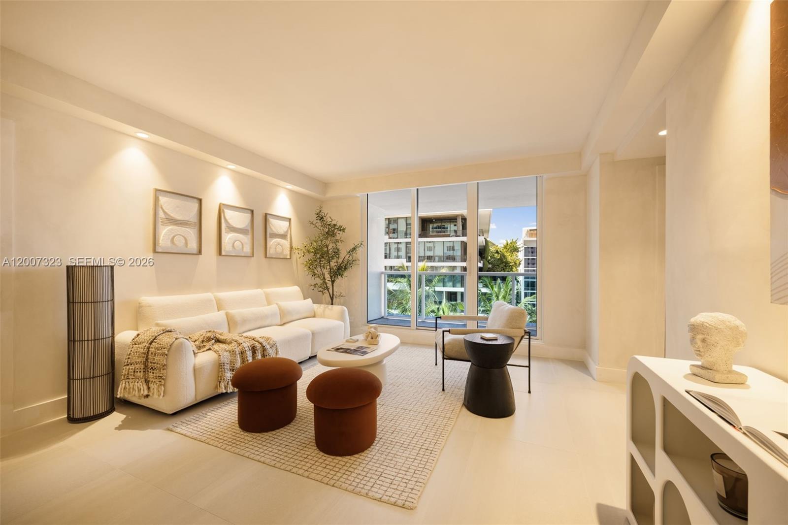 2301 Collins Ave # 526