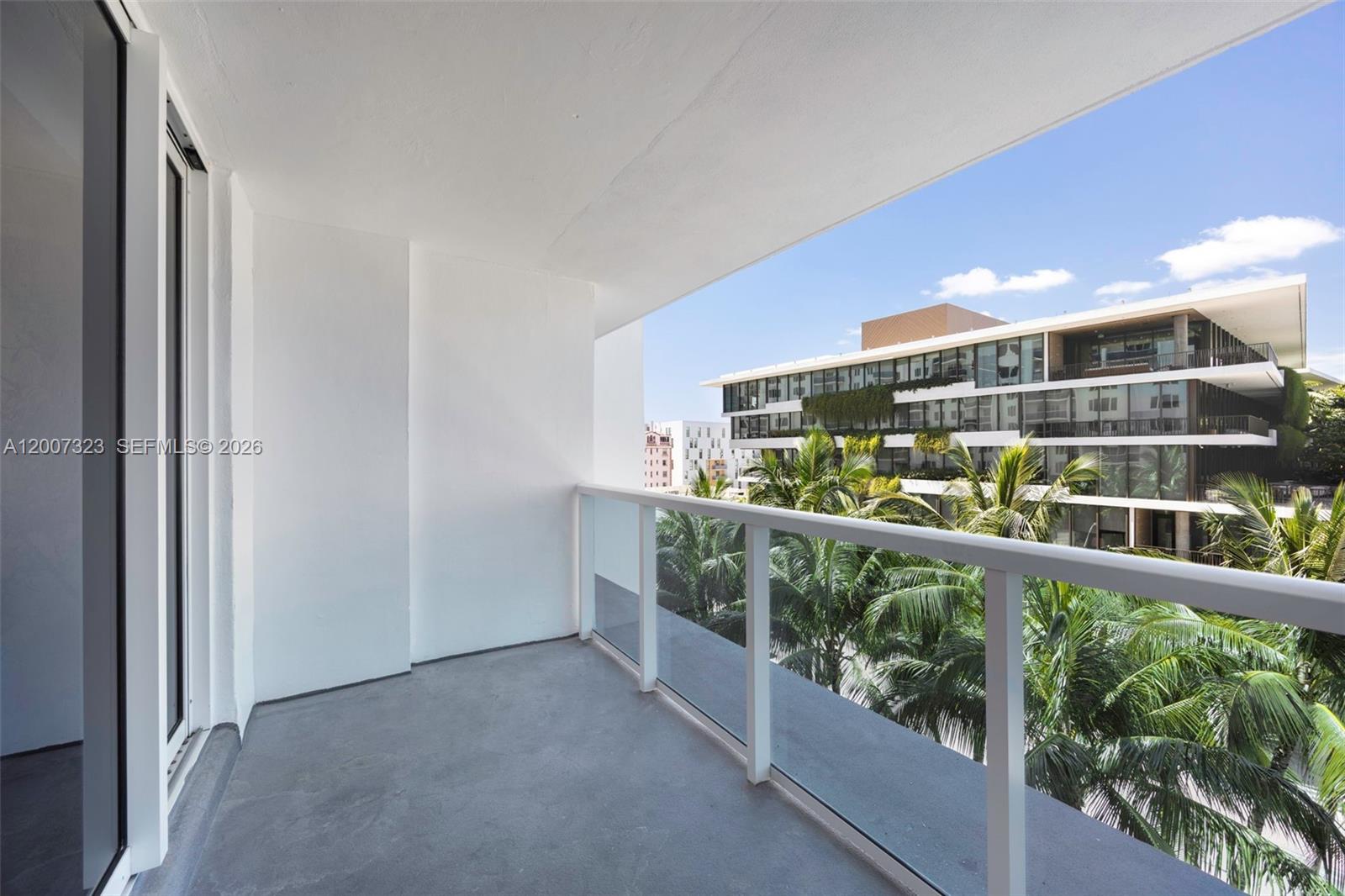 2301 Collins Ave # 526