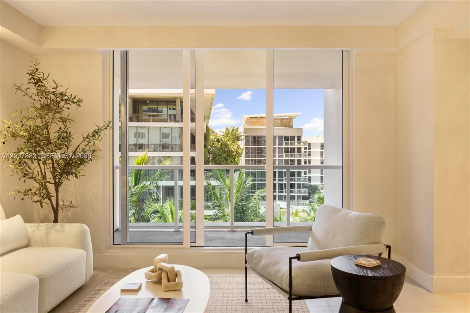 2301 Collins Ave # 526