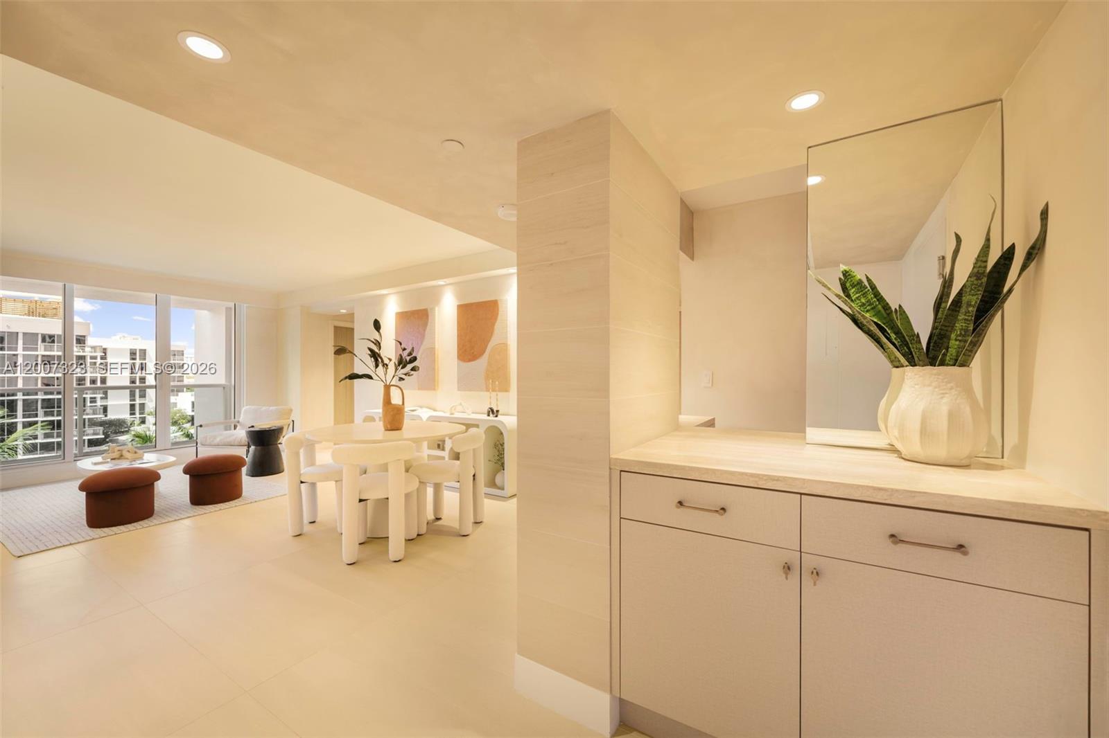 2301 Collins Ave # 526