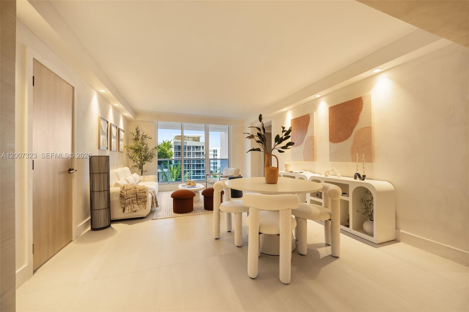 2301 Collins Ave # 526