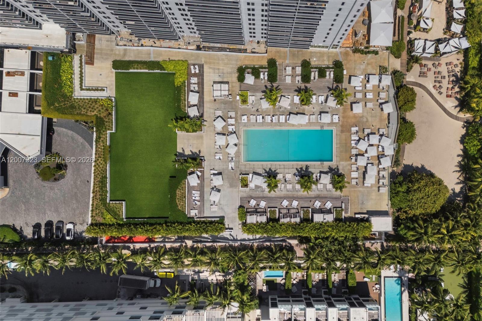 2301 Collins Ave # 526