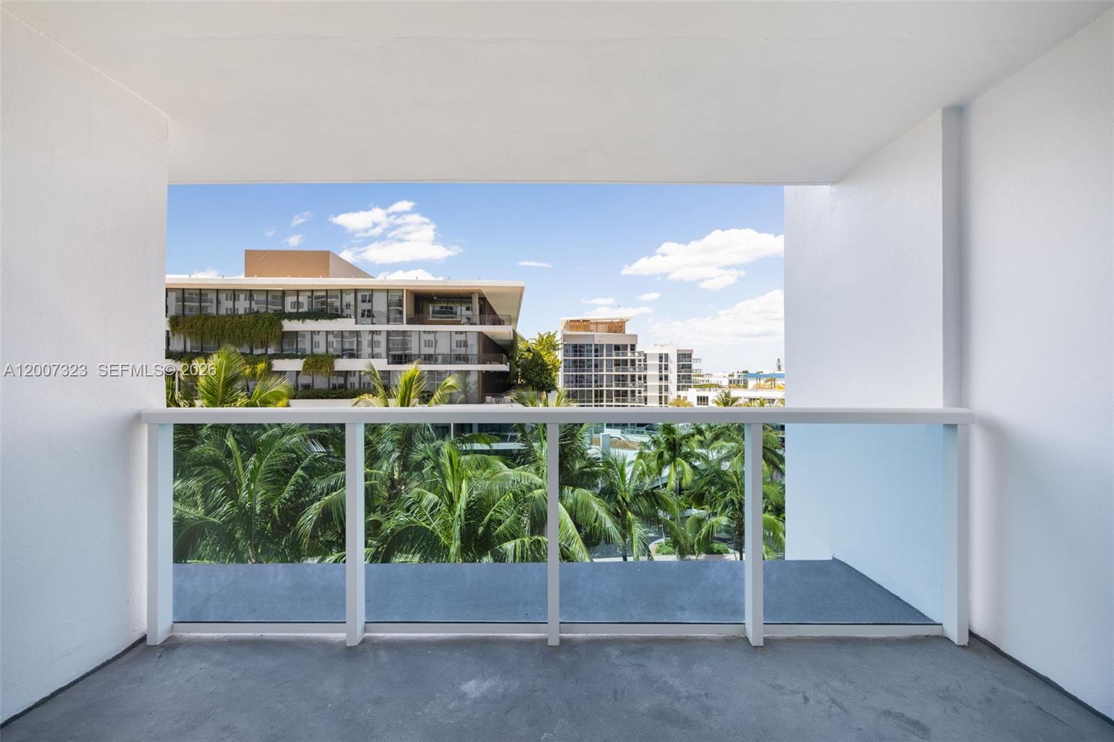 2301 Collins Ave # 526