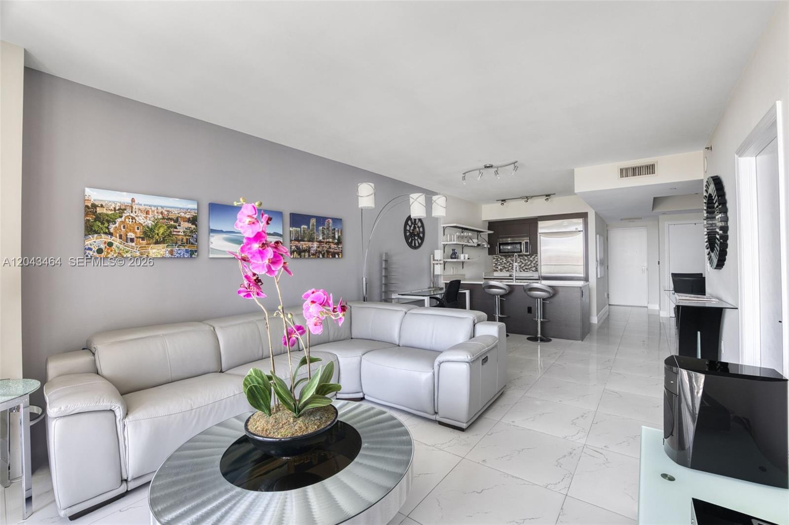 500 Brickell Ave # 1400