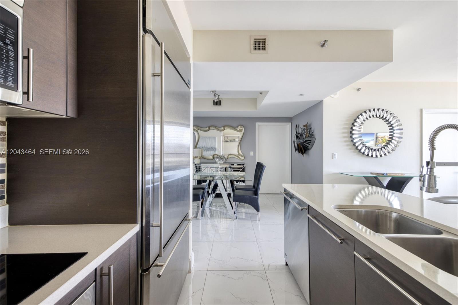 500 Brickell Ave # 1400