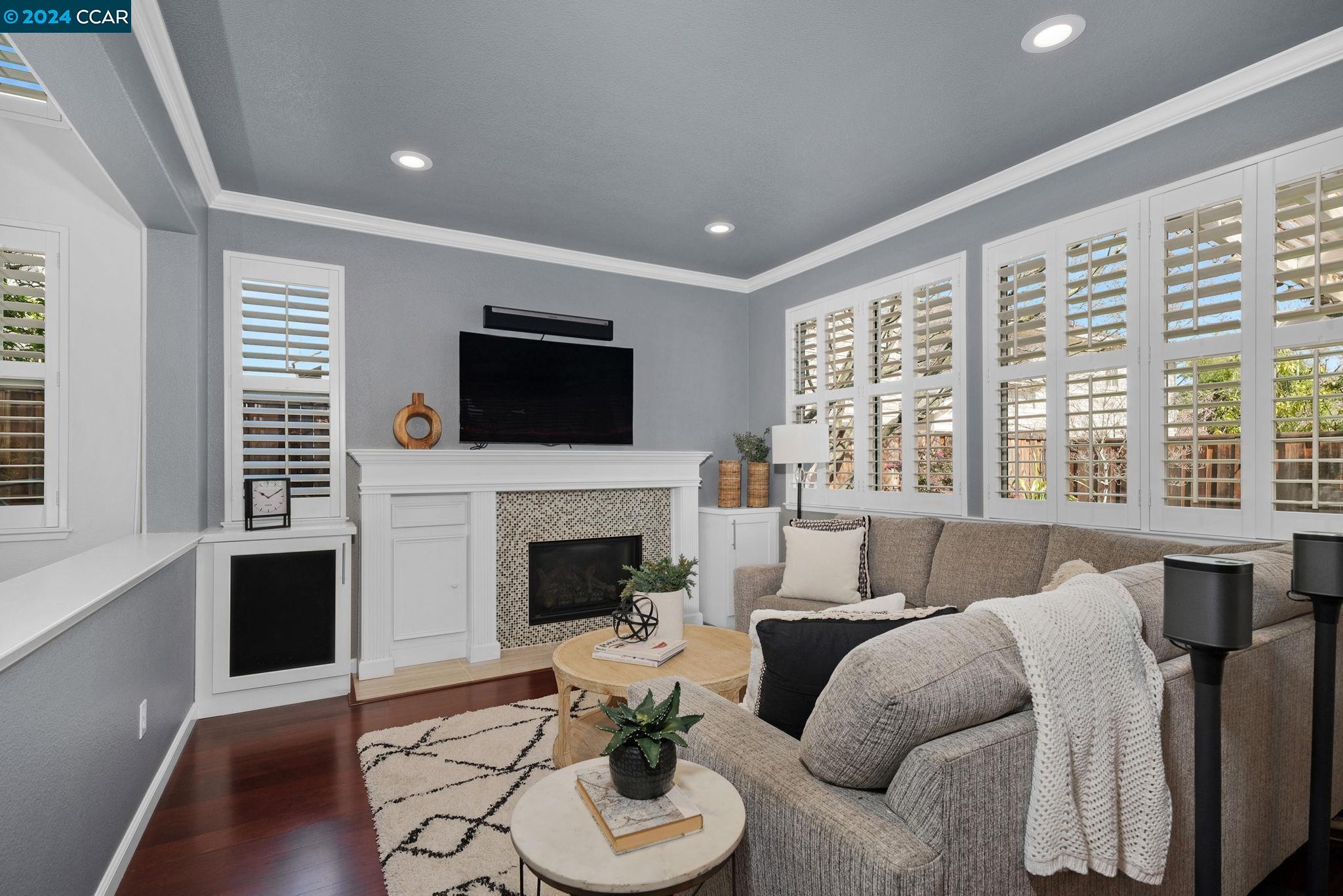 4 Eucalyptus Ln