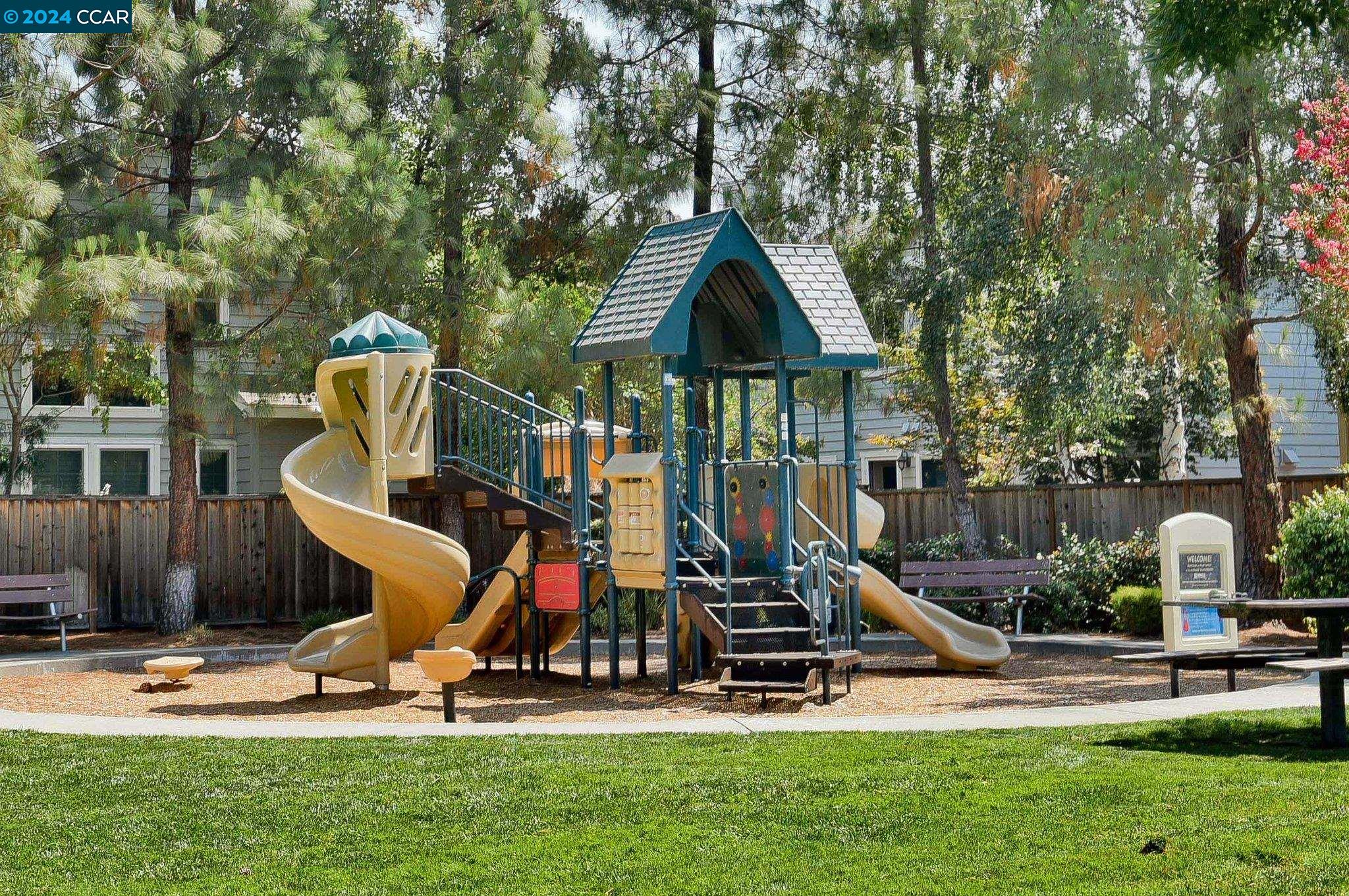 4 Eucalyptus Ln