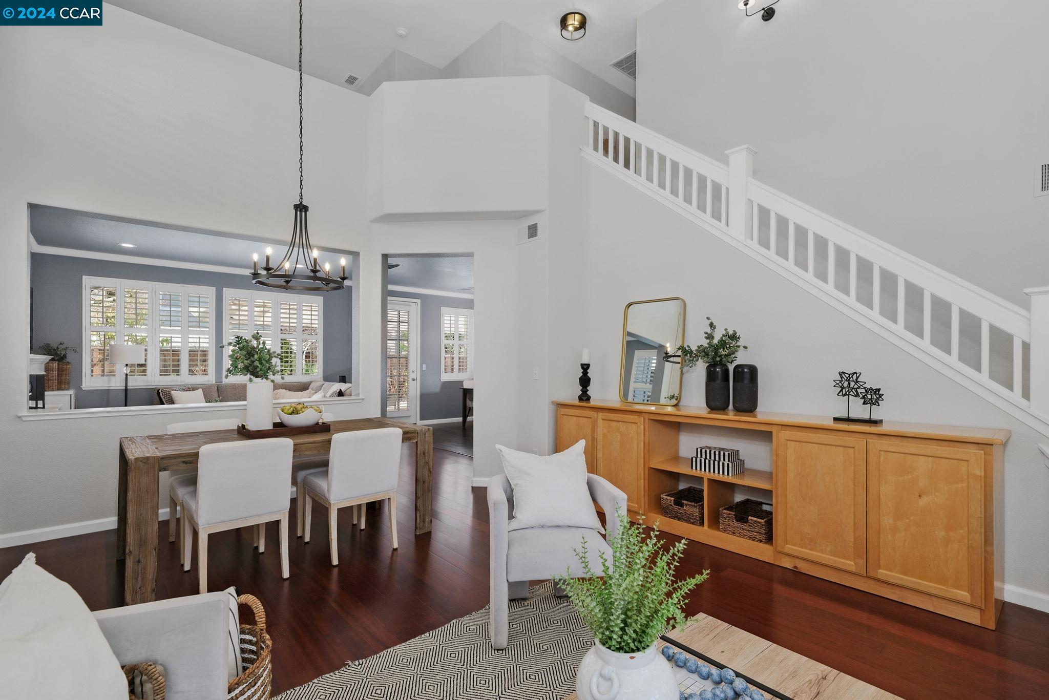 4 Eucalyptus Ln