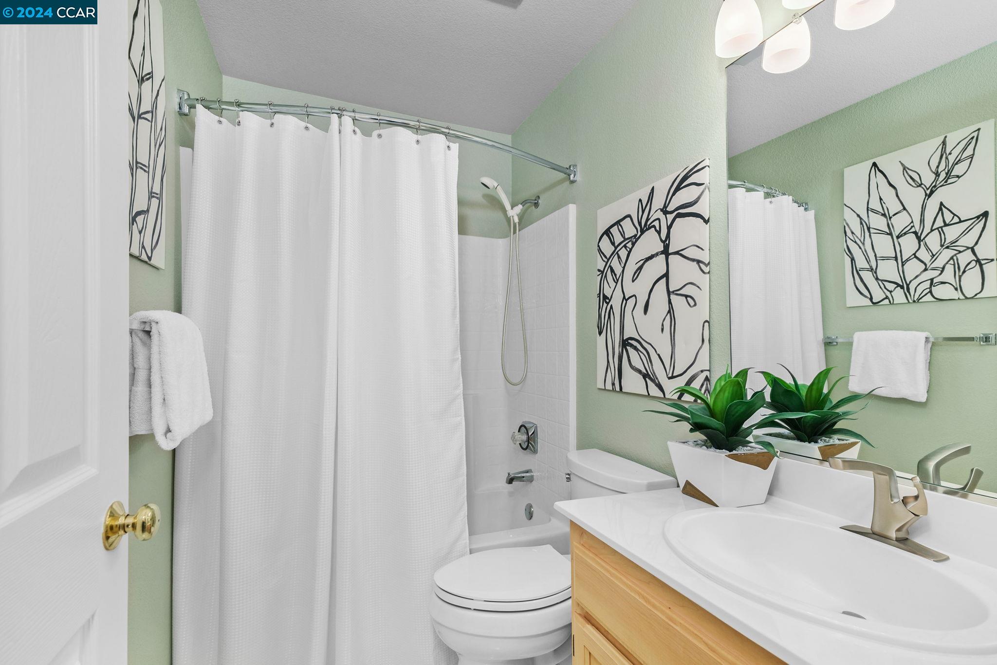4 Eucalyptus Ln