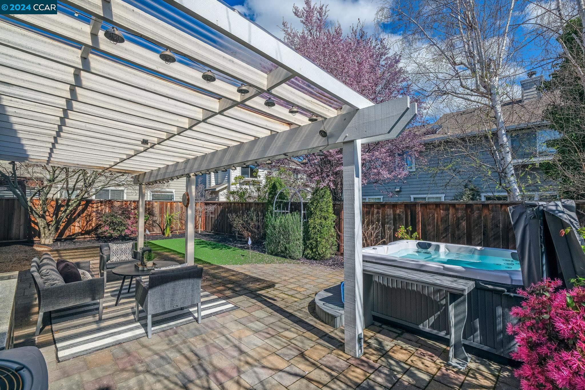 4 Eucalyptus Ln