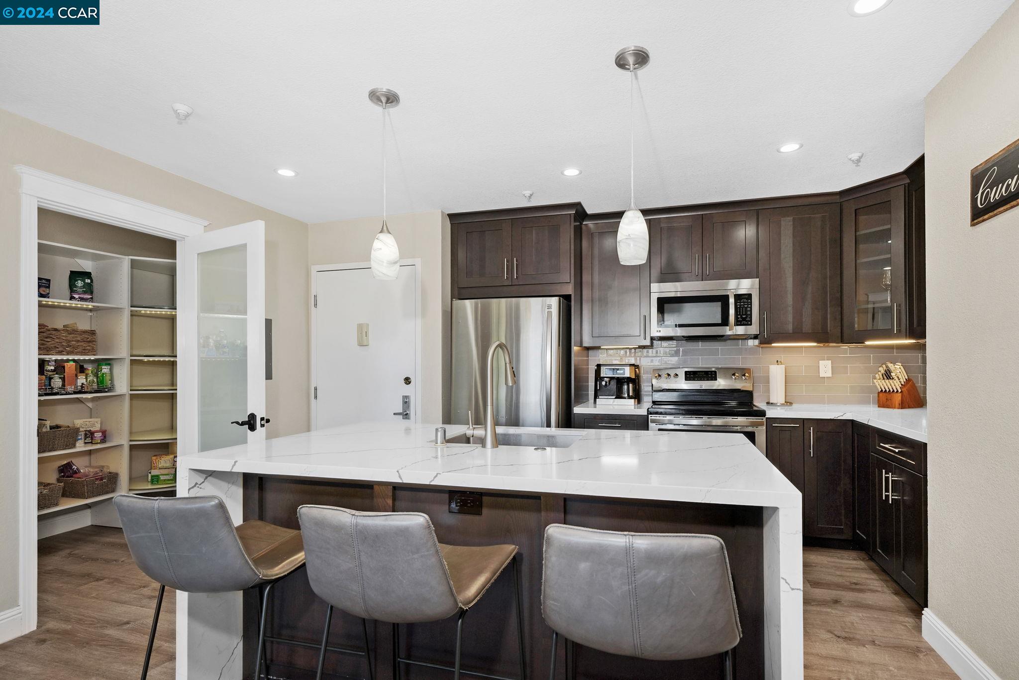 1201 Alta Vista Dr # 203