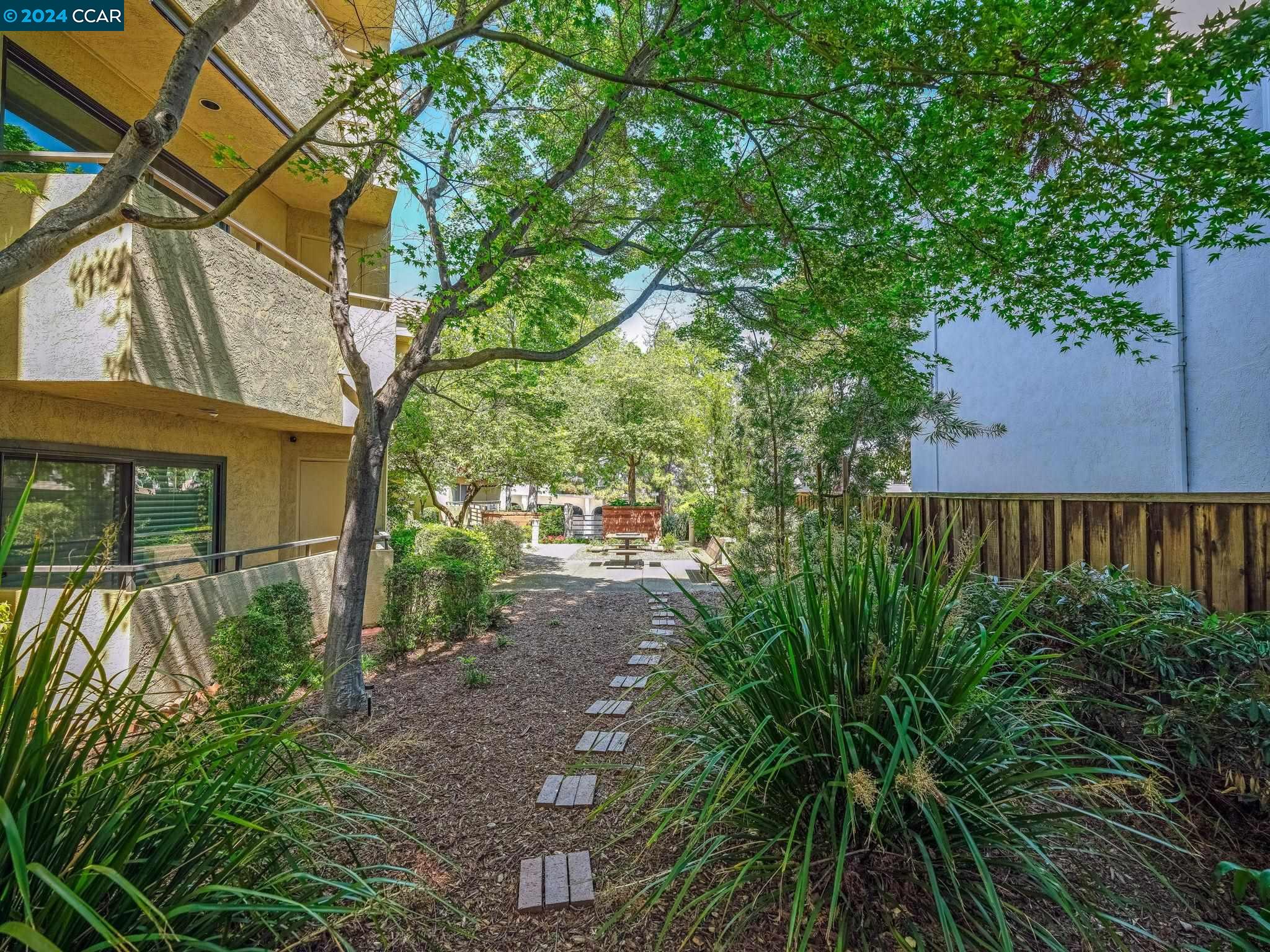 1201 Alta Vista Dr # 203