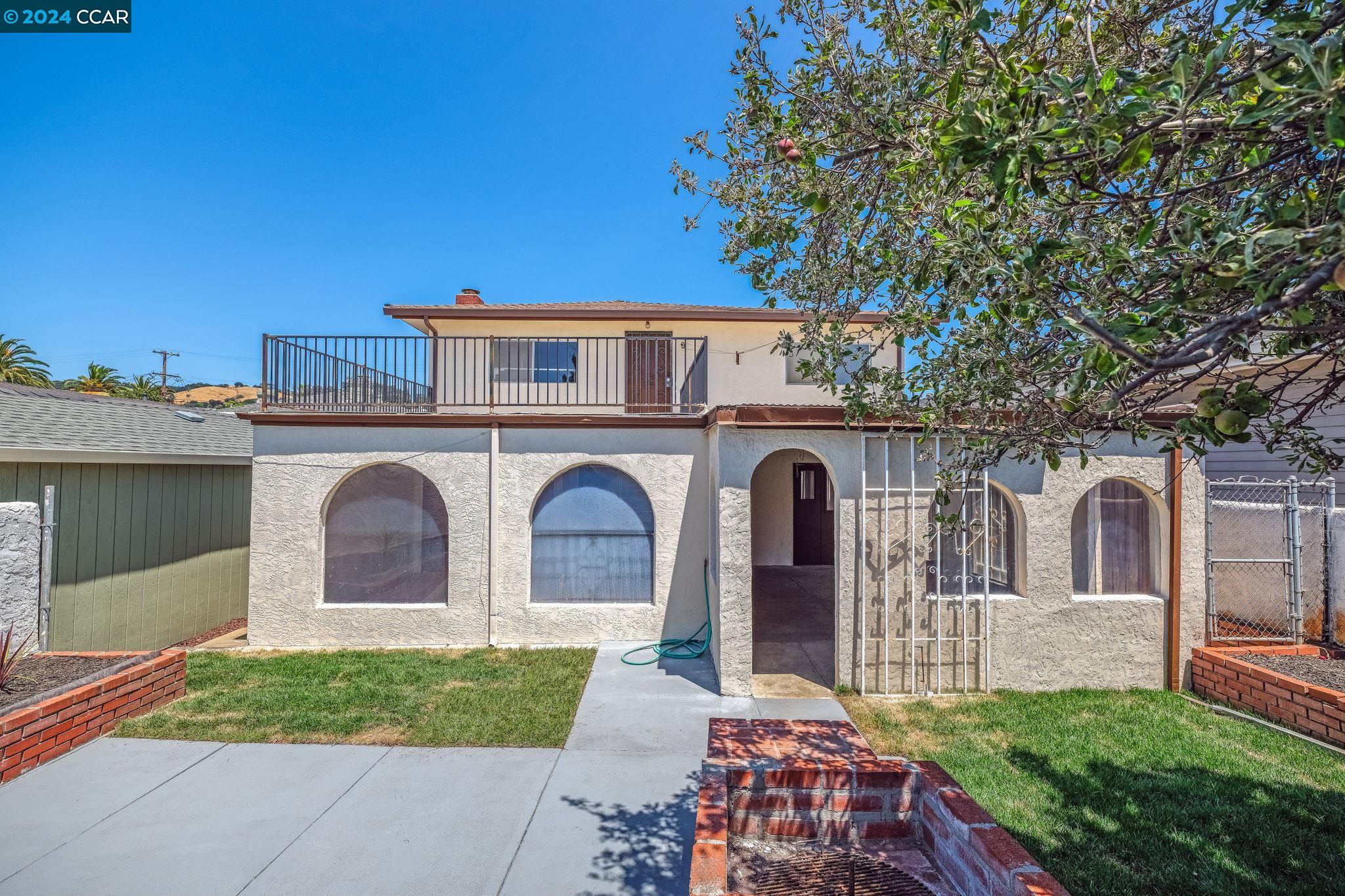 345 Hollister Ct