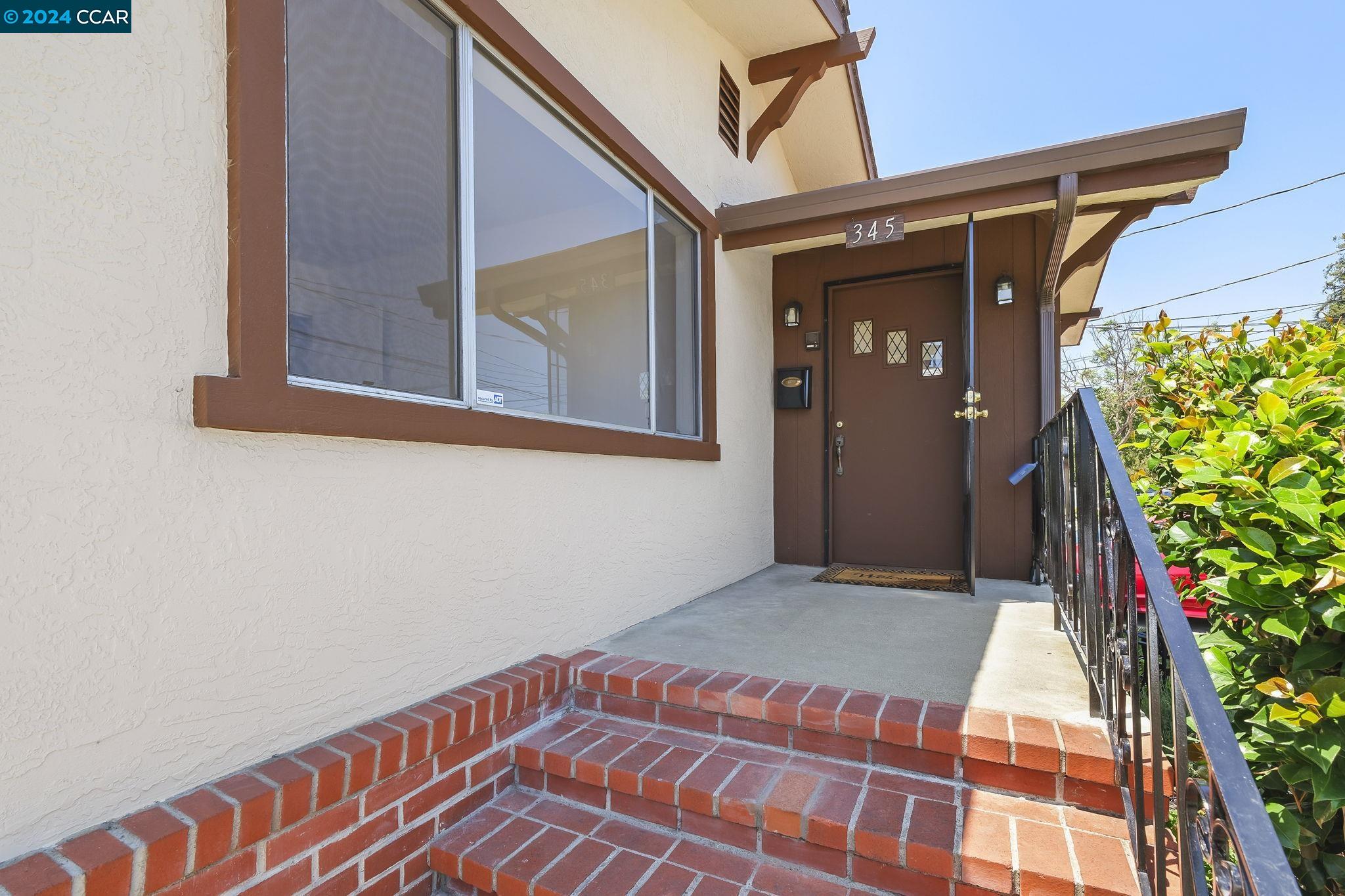 345 Hollister Ct