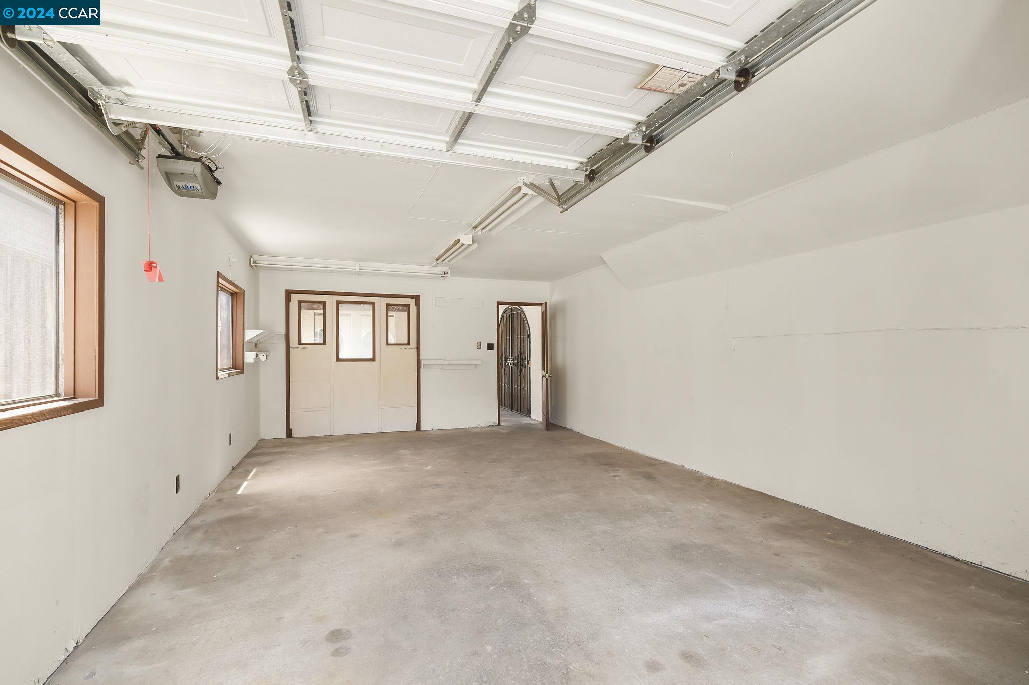 345 Hollister Ct