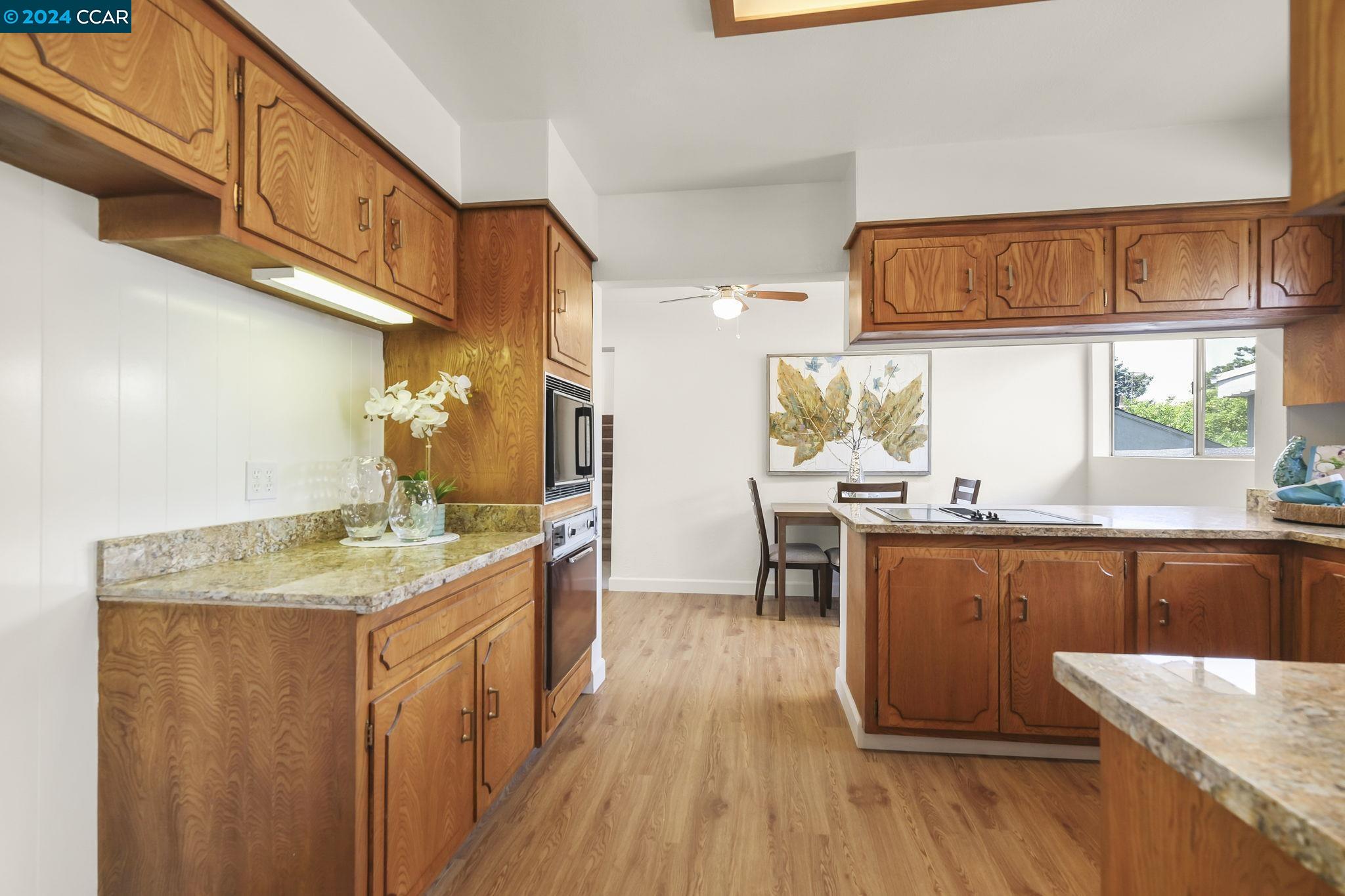 345 Hollister Ct