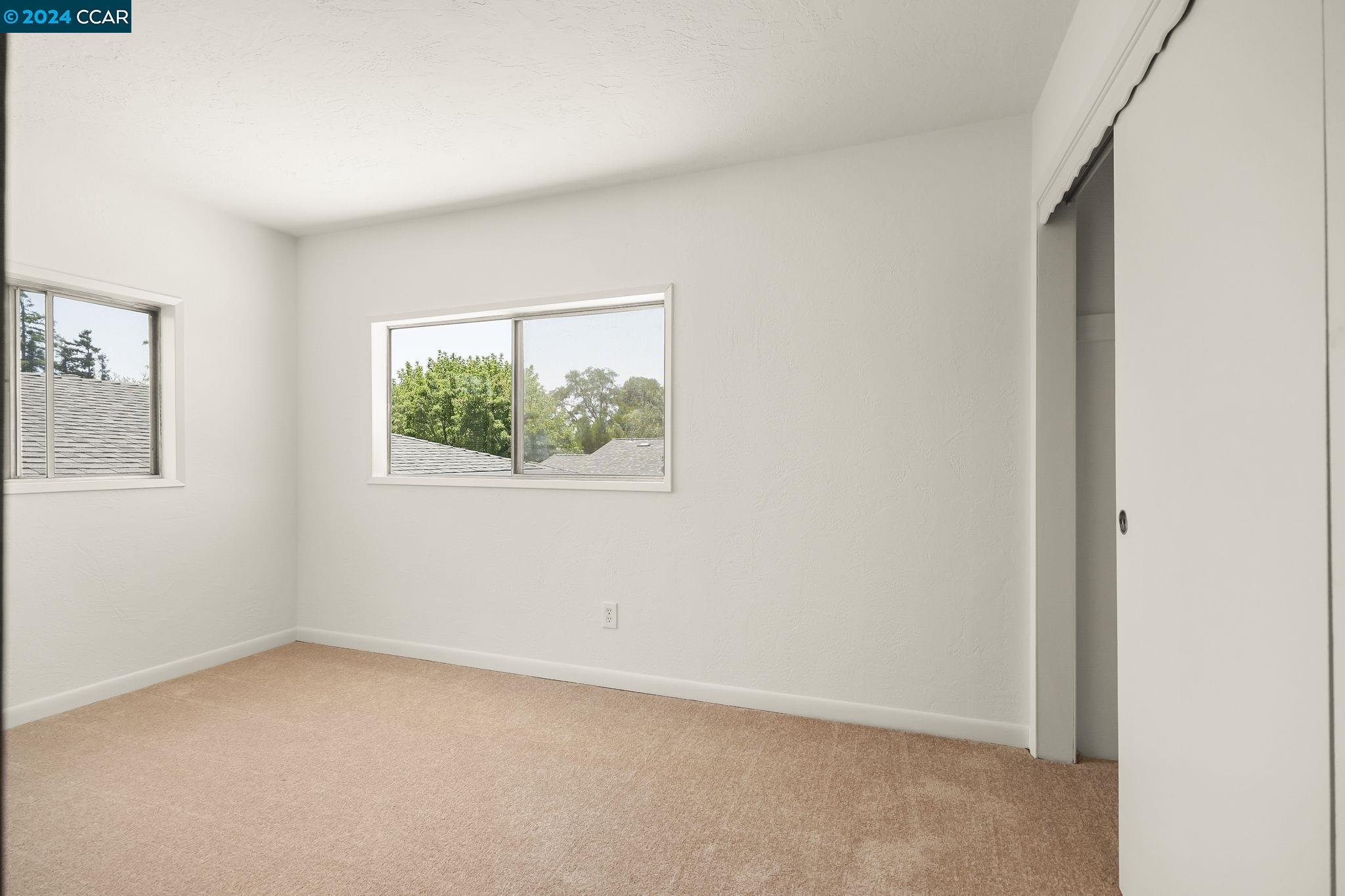 345 Hollister Ct