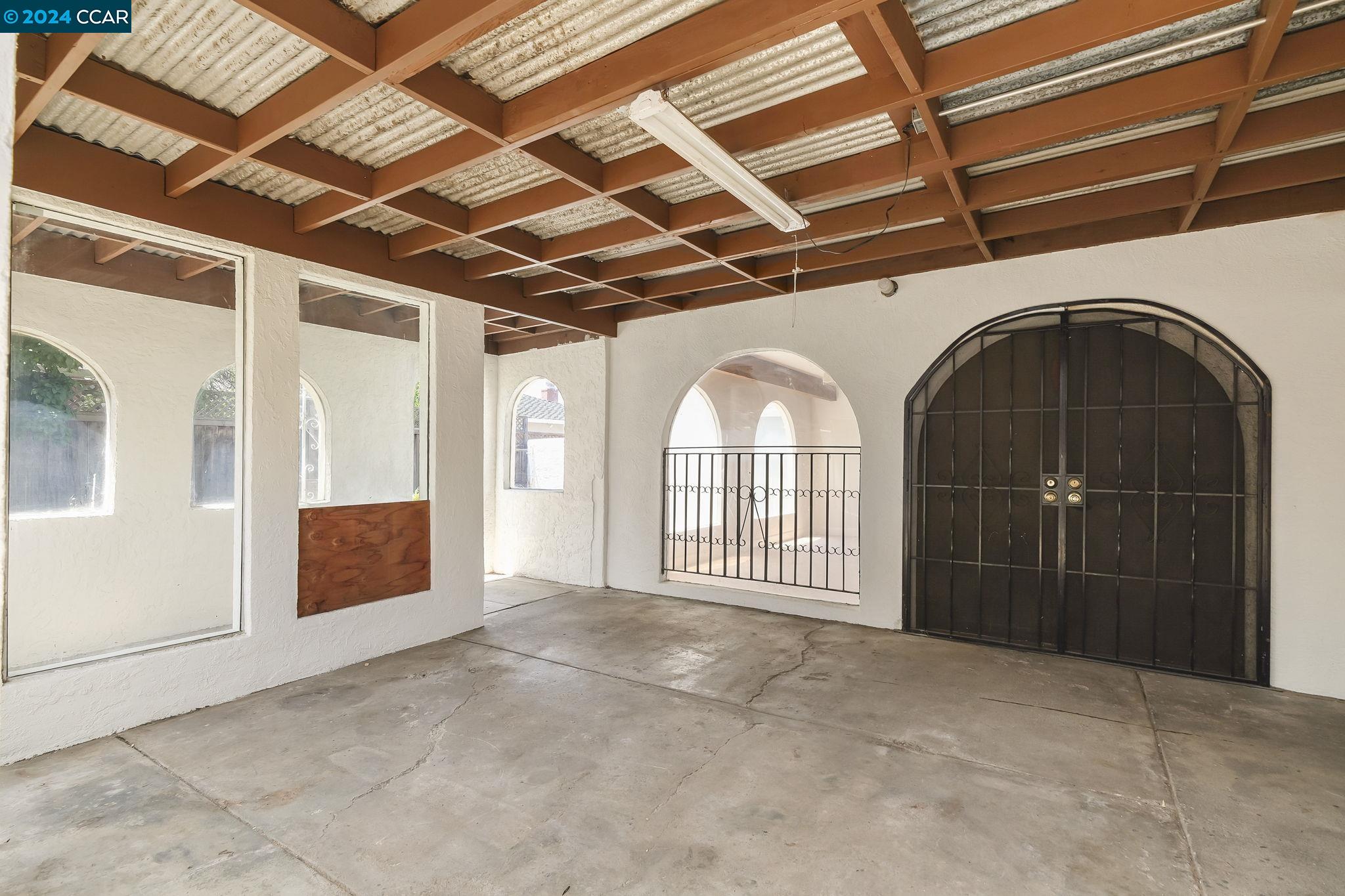 345 Hollister Ct