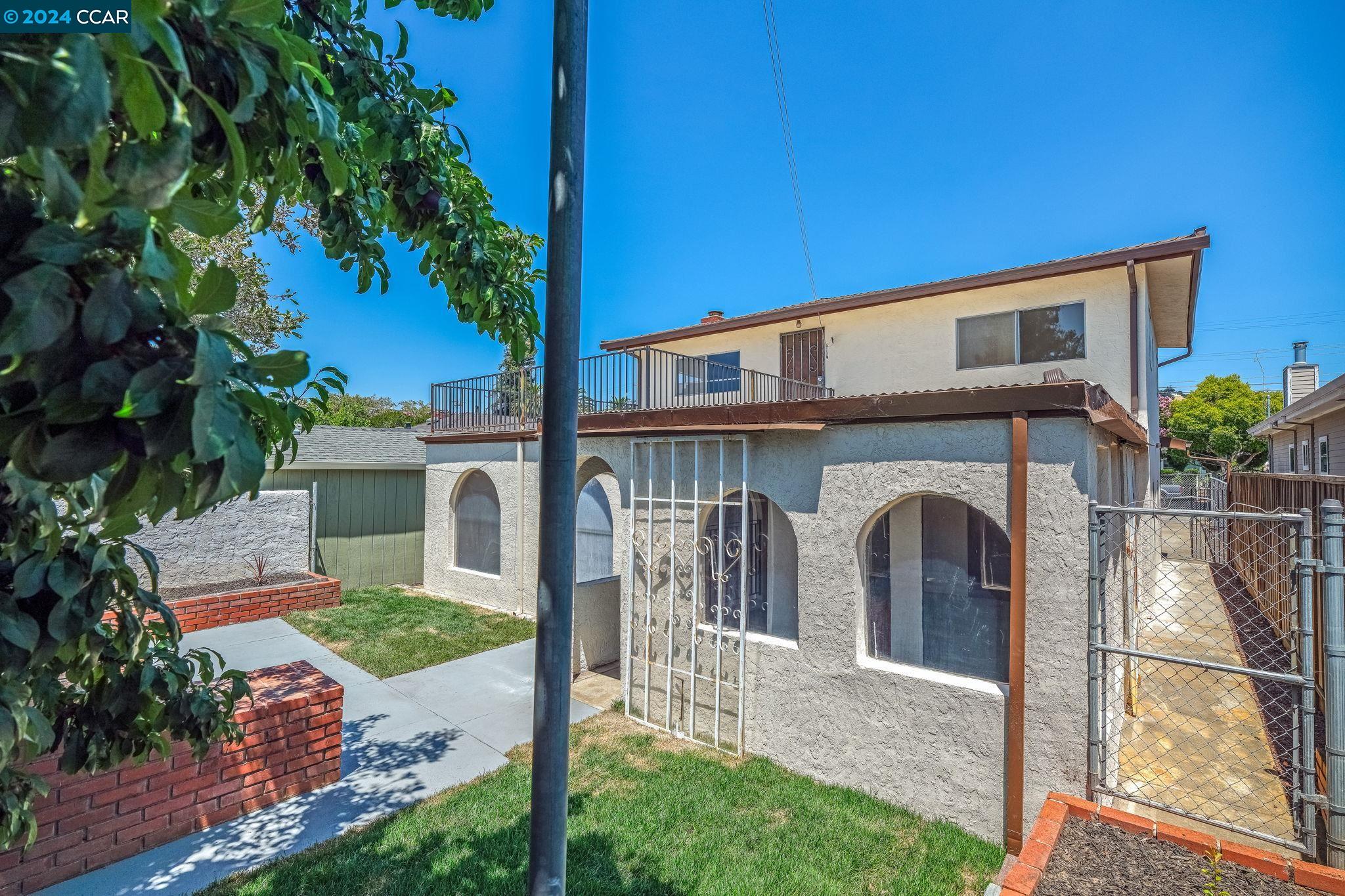 345 Hollister Ct