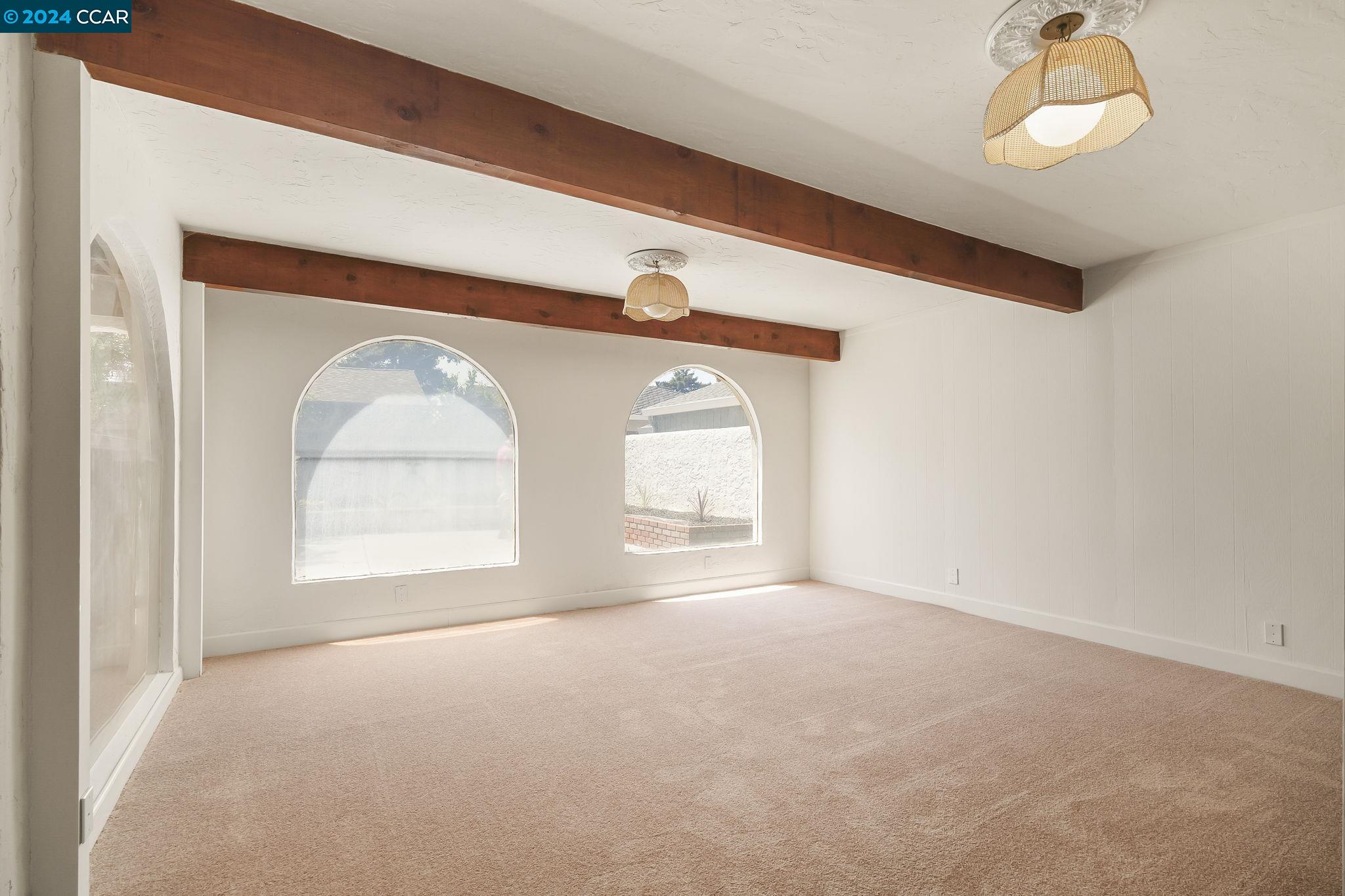 345 Hollister Ct