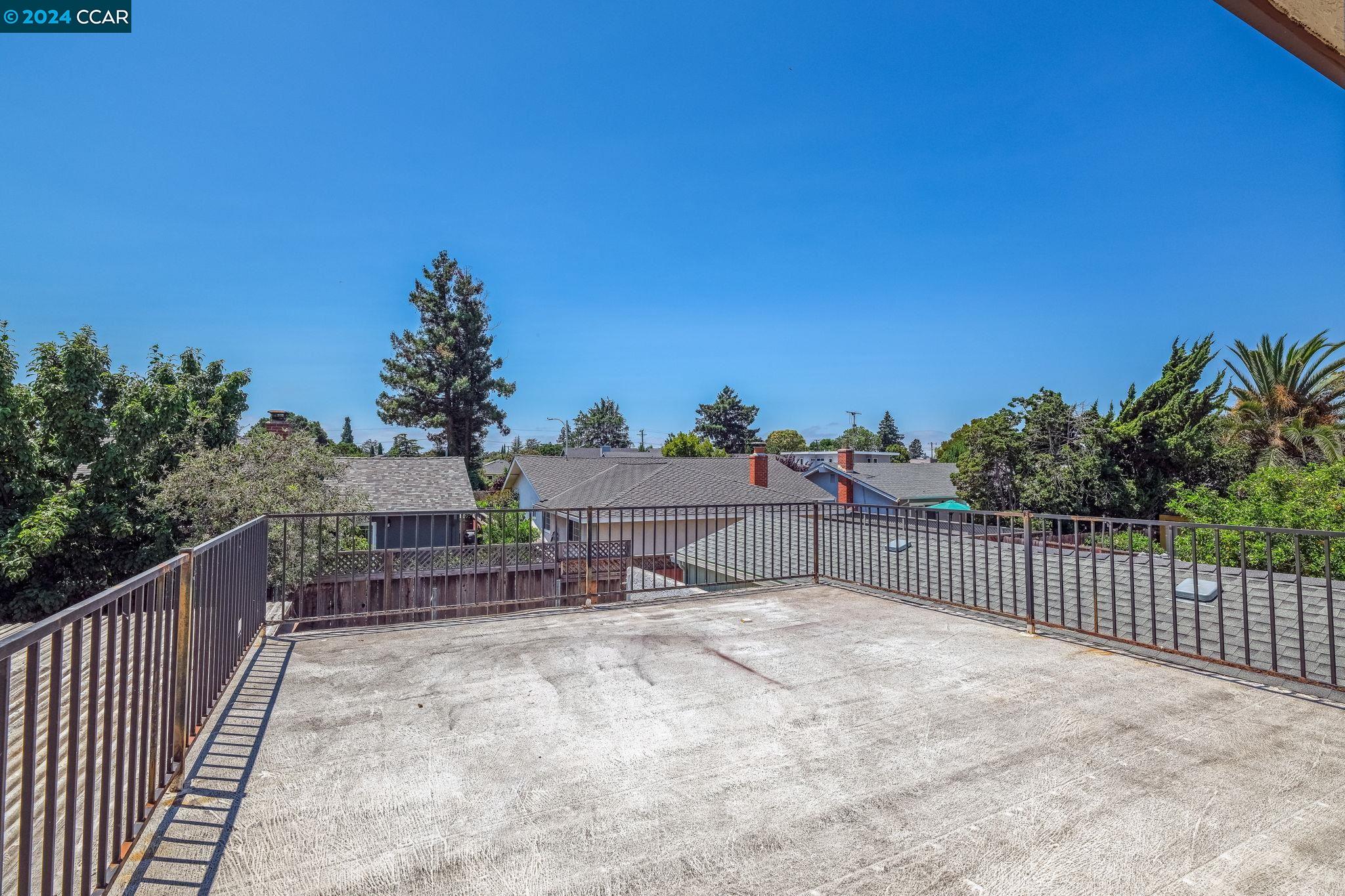 345 Hollister Ct