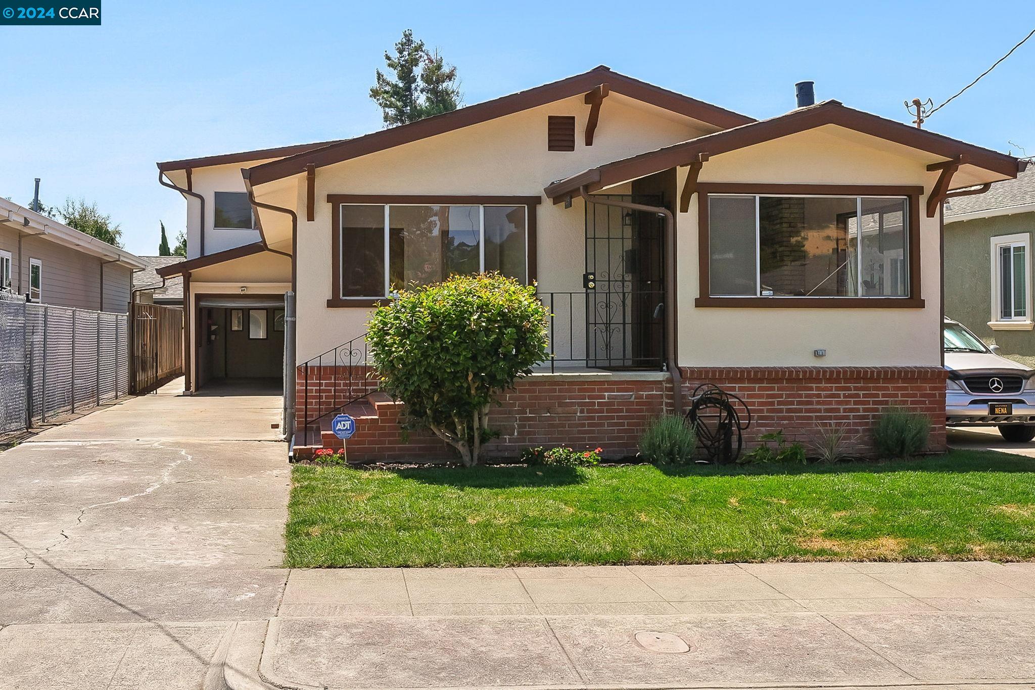 345 Hollister Ct